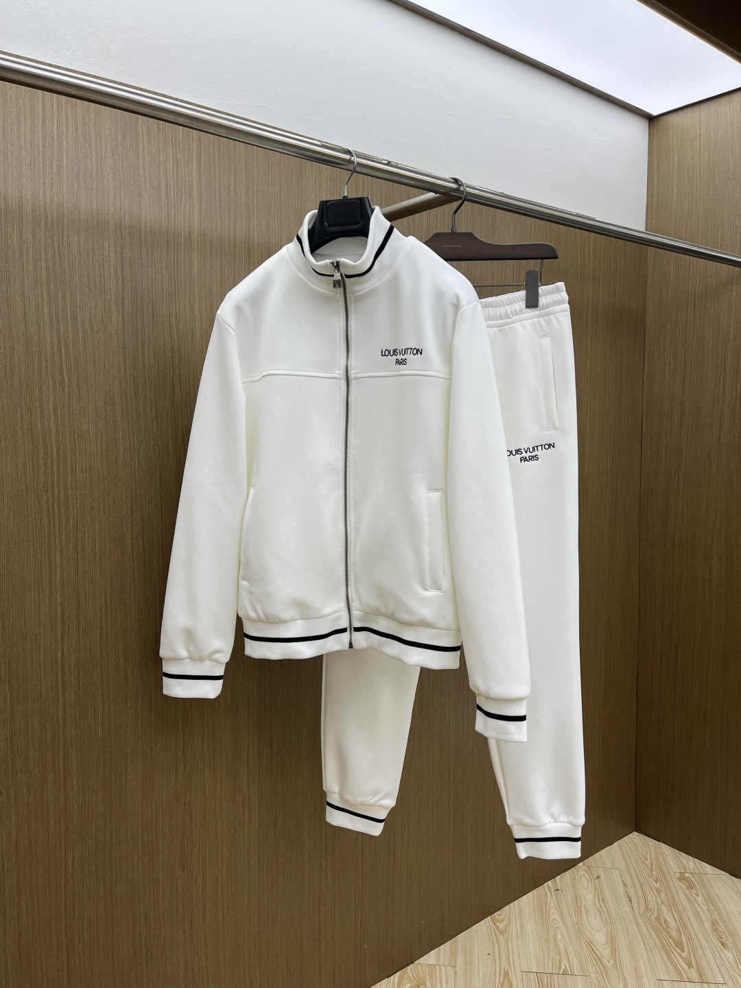 早春款/套 LV 🔥官网独家专供 高端独家定制款 早春新款专柜同款休闲套装，透气舒适休闲！高级感满满！细