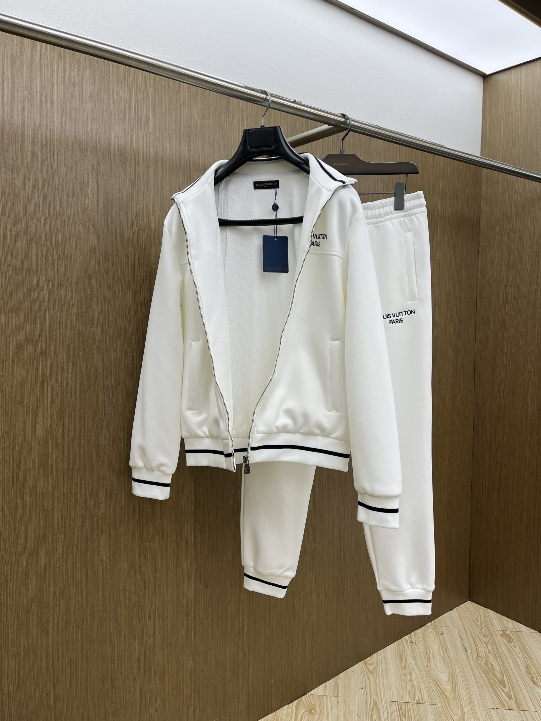 早春款/套 LV 🔥官网独家专供 高端独家定制款 早春新款专柜同款休闲套装，透气舒适休闲！高级感满满！细