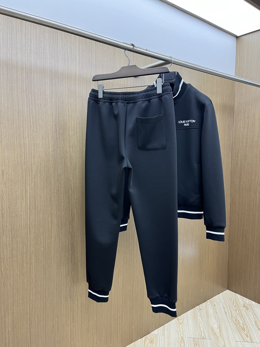 早春款/套 LV 🔥官网独家专供 高端独家定制款 早春新款专柜同款休闲套装，透气舒适休闲！高级感满满！细