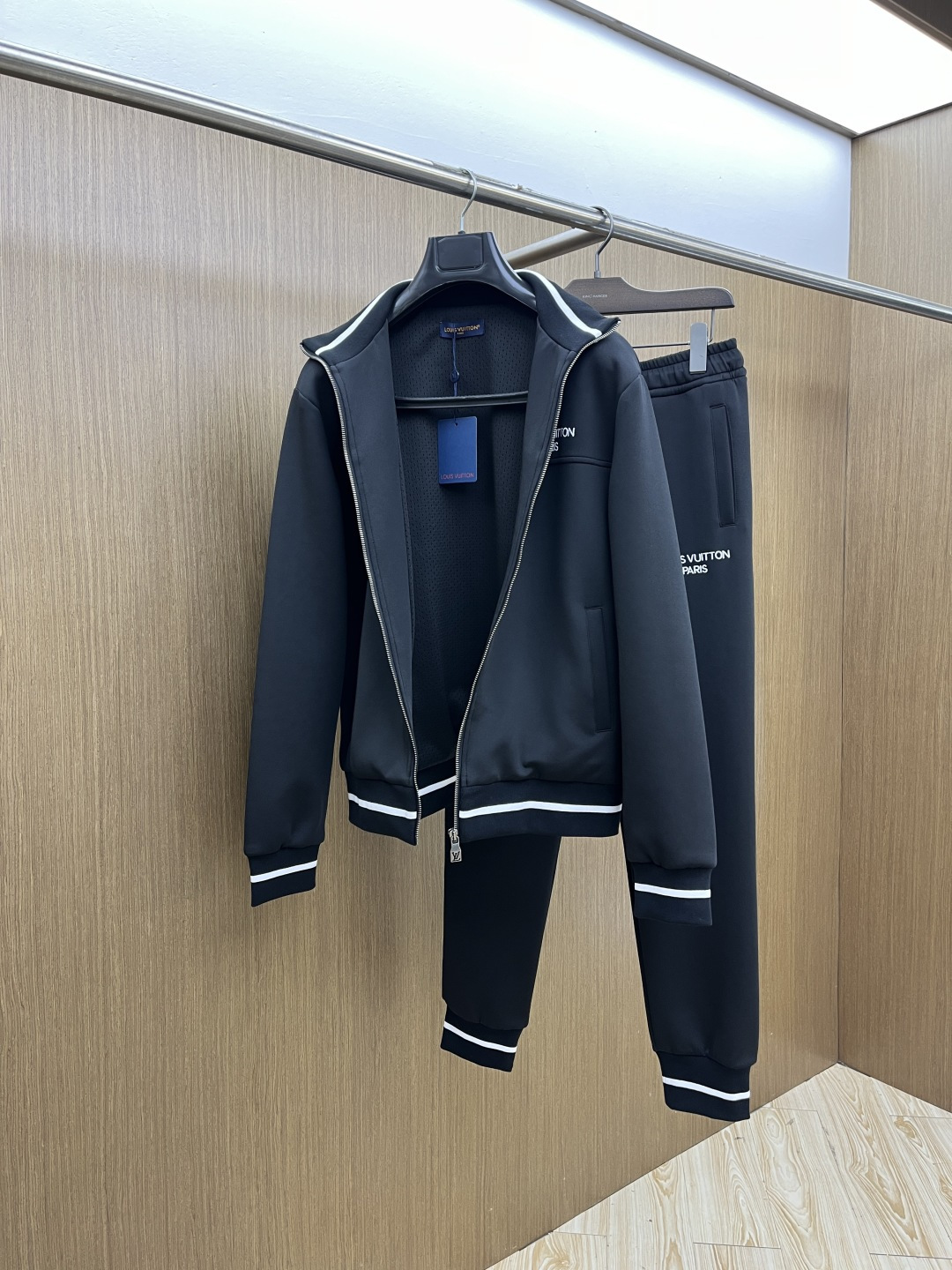 早春款/套 LV 🔥官网独家专供 高端独家定制款 早春新款专柜同款休闲套装，透气舒适休闲！高级感满满！细