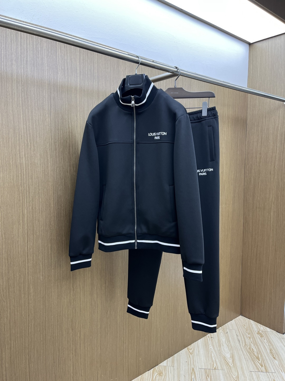 早春款/套 LV 🔥官网独家专供 高端独家定制款 早春新款专柜同款休闲套装，透气舒适休闲！高级感满满！细