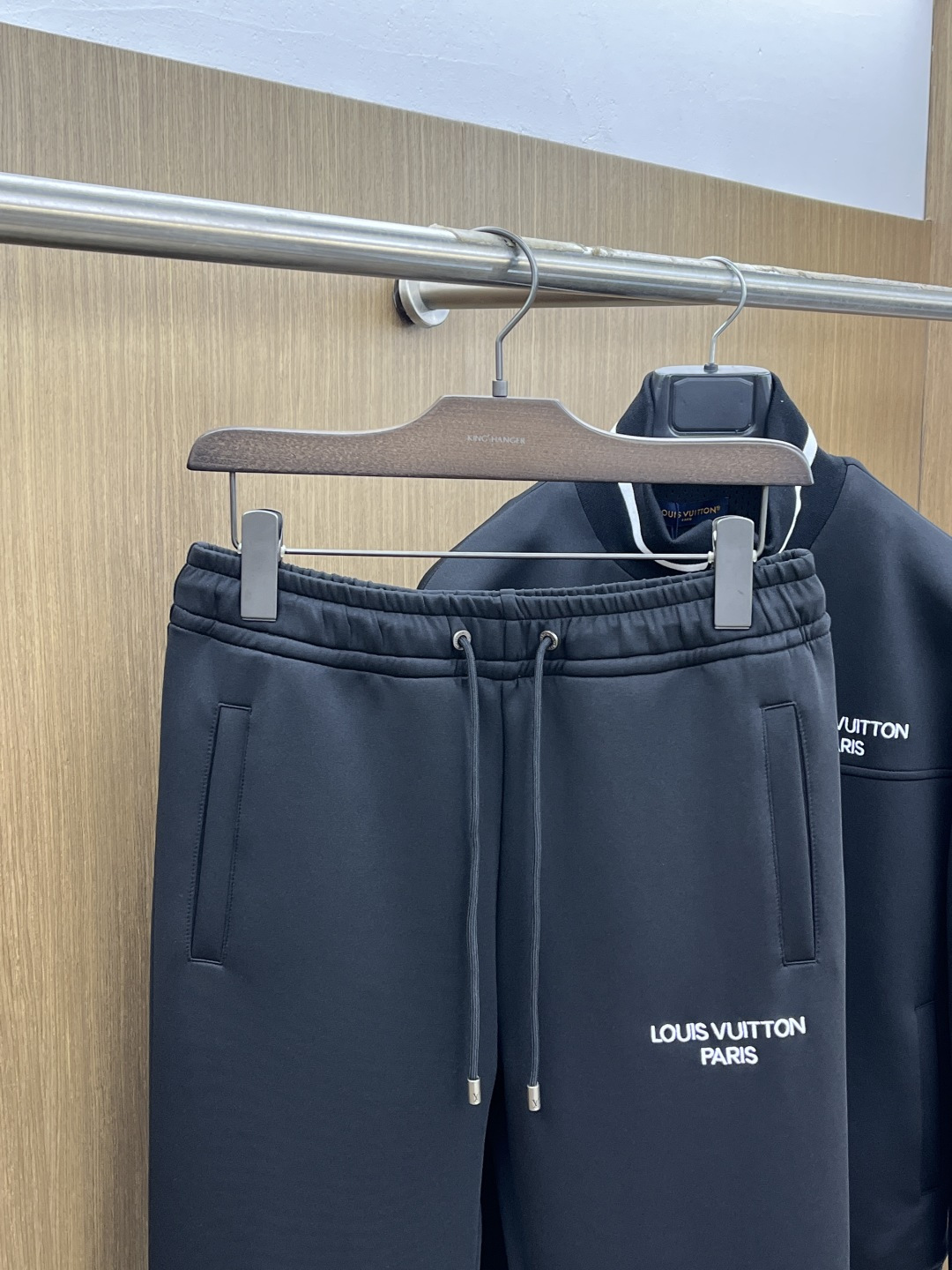 早春款/套 LV 🔥官网独家专供 高端独家定制款 早春新款专柜同款休闲套装，透气舒适休闲！高级感满满！细