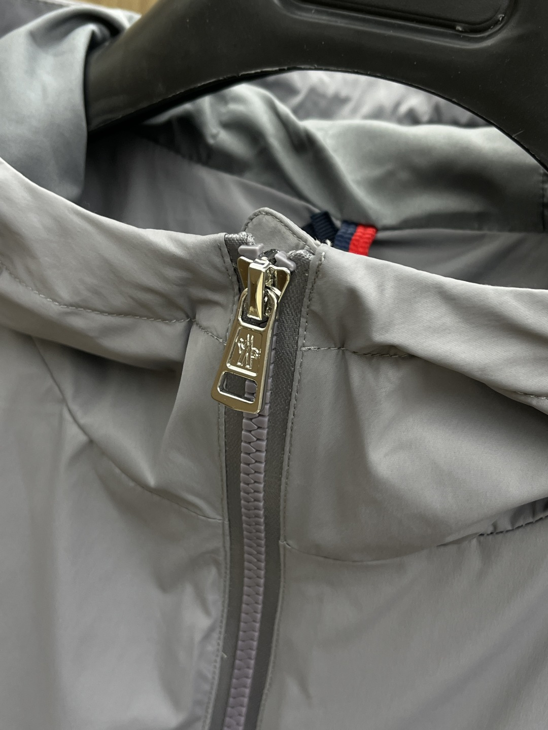 早春 Mon 🔥🔥早春系列，最新时尚连帽夹克外套.处处细节显工艺足够的高级 结构性剪裁的设计改变来展现男