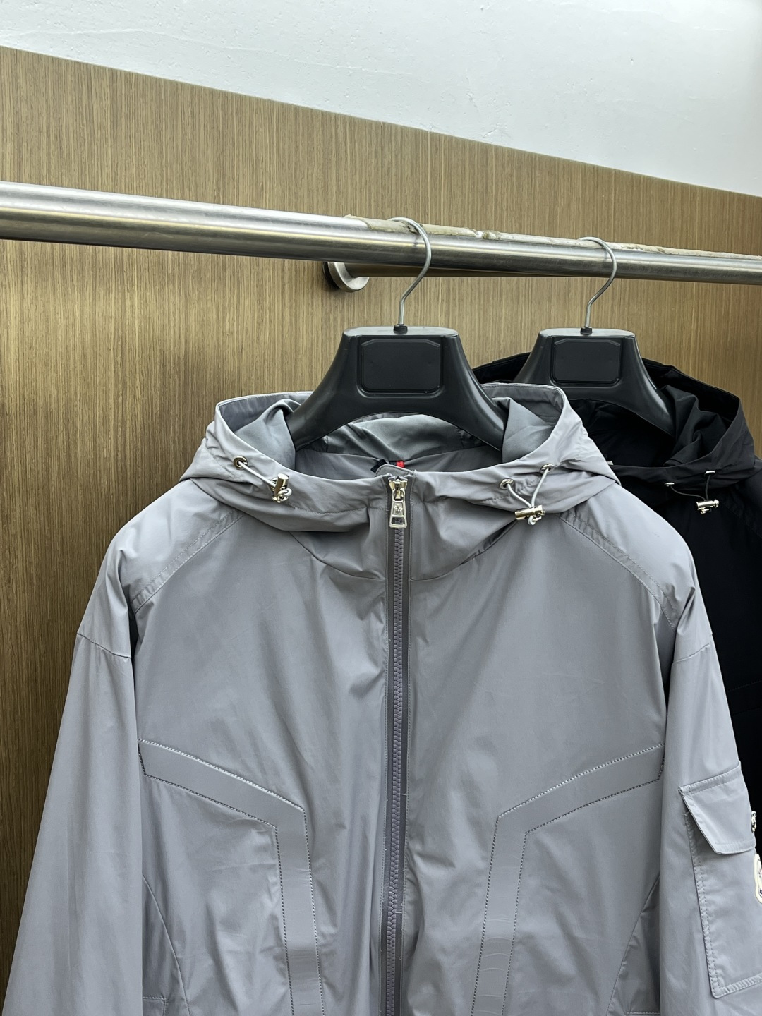 早春 Mon 🔥🔥早春系列，最新时尚连帽夹克外套.处处细节显工艺足够的高级 结构性剪裁的设计改变来展现男