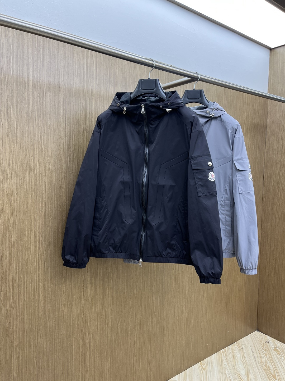 早春 Mon 🔥🔥早春系列，最新时尚连帽夹克外套.处处细节显工艺足够的高级 结构性剪裁的设计改变来展现男