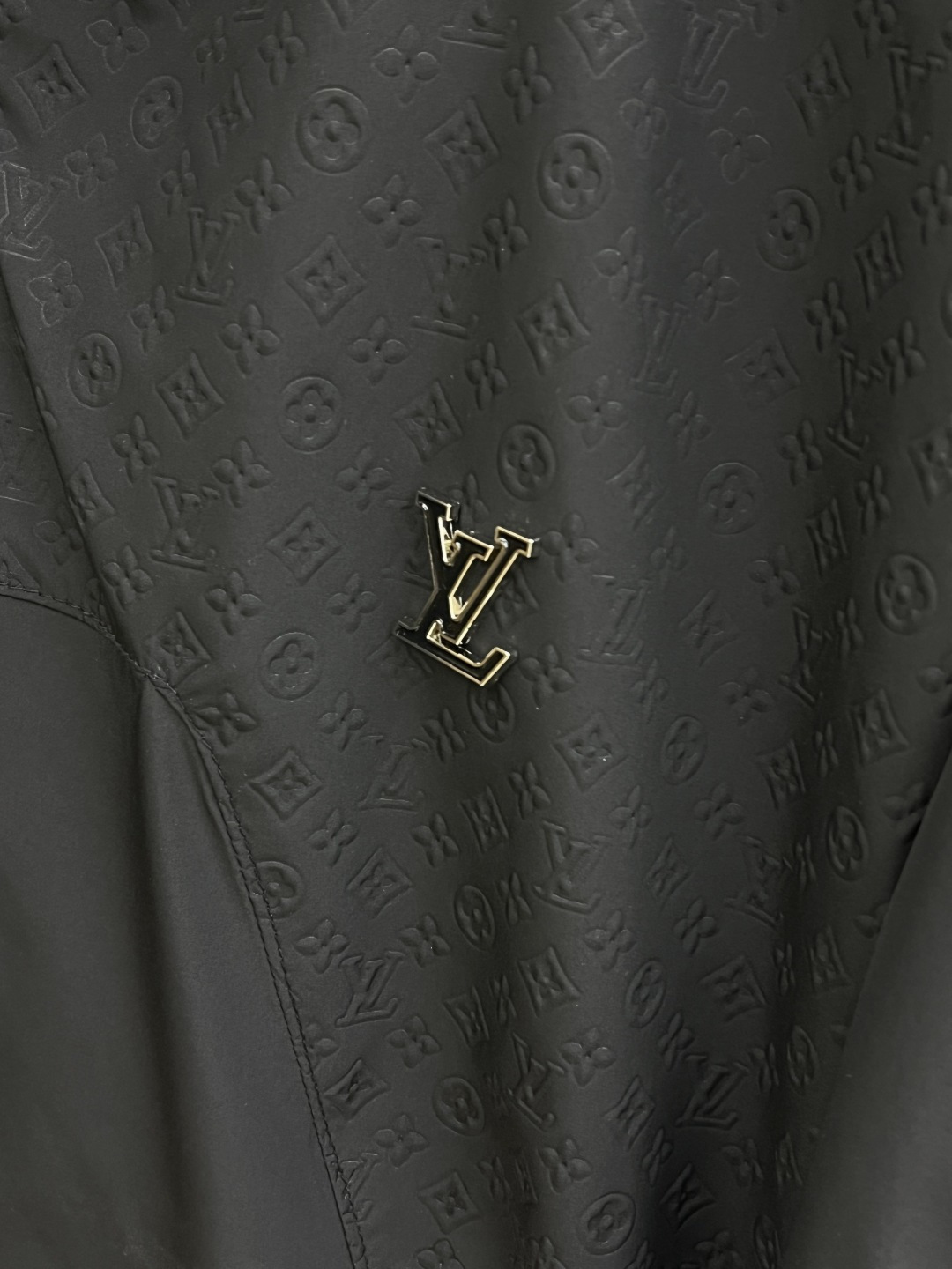 早春 LV 🔥🔥早春系列，最新时尚连帽夹克外套.logo提花拼接。处处细节显工艺足够的高级 结构性剪裁的