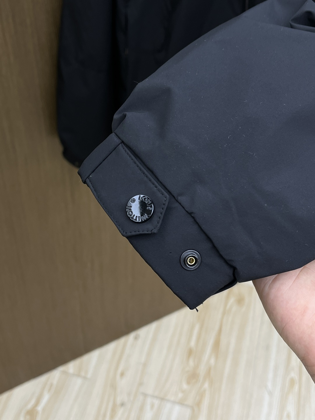 早春 LV 🔥🔥早春系列，最新时尚连帽夹克外套.logo提花拼接。处处细节显工艺足够的高级 结构性剪裁的