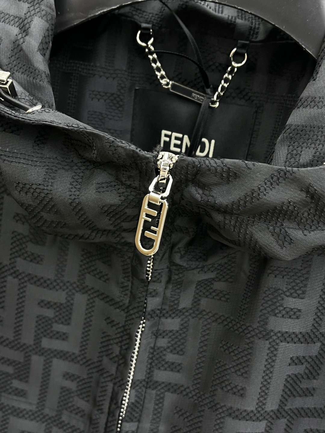 早春 FD 🔥🔥早春系列，最新时尚连帽夹克外套.双FF提花。处处细节显工艺足够的高级 结构性剪裁的设计改