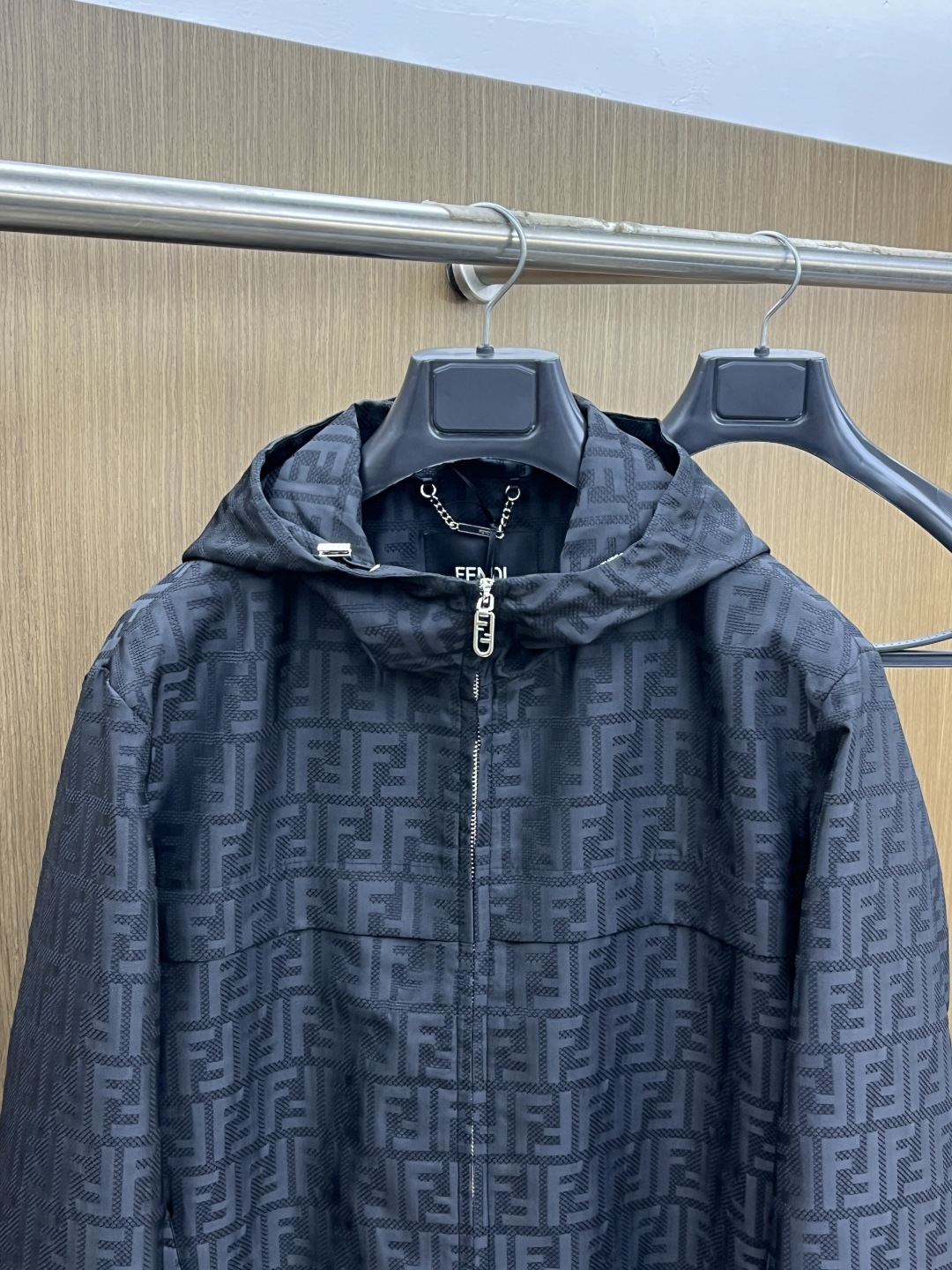 早春 FD 🔥🔥早春系列，最新时尚连帽夹克外套.双FF提花。处处细节显工艺足够的高级 结构性剪裁的设计改