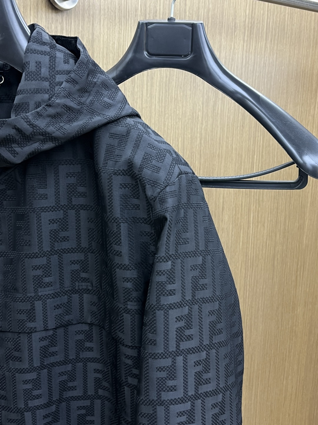 早春 FD 🔥🔥早春系列，最新时尚连帽夹克外套.双FF提花。处处细节显工艺足够的高级 结构性剪裁的设计改