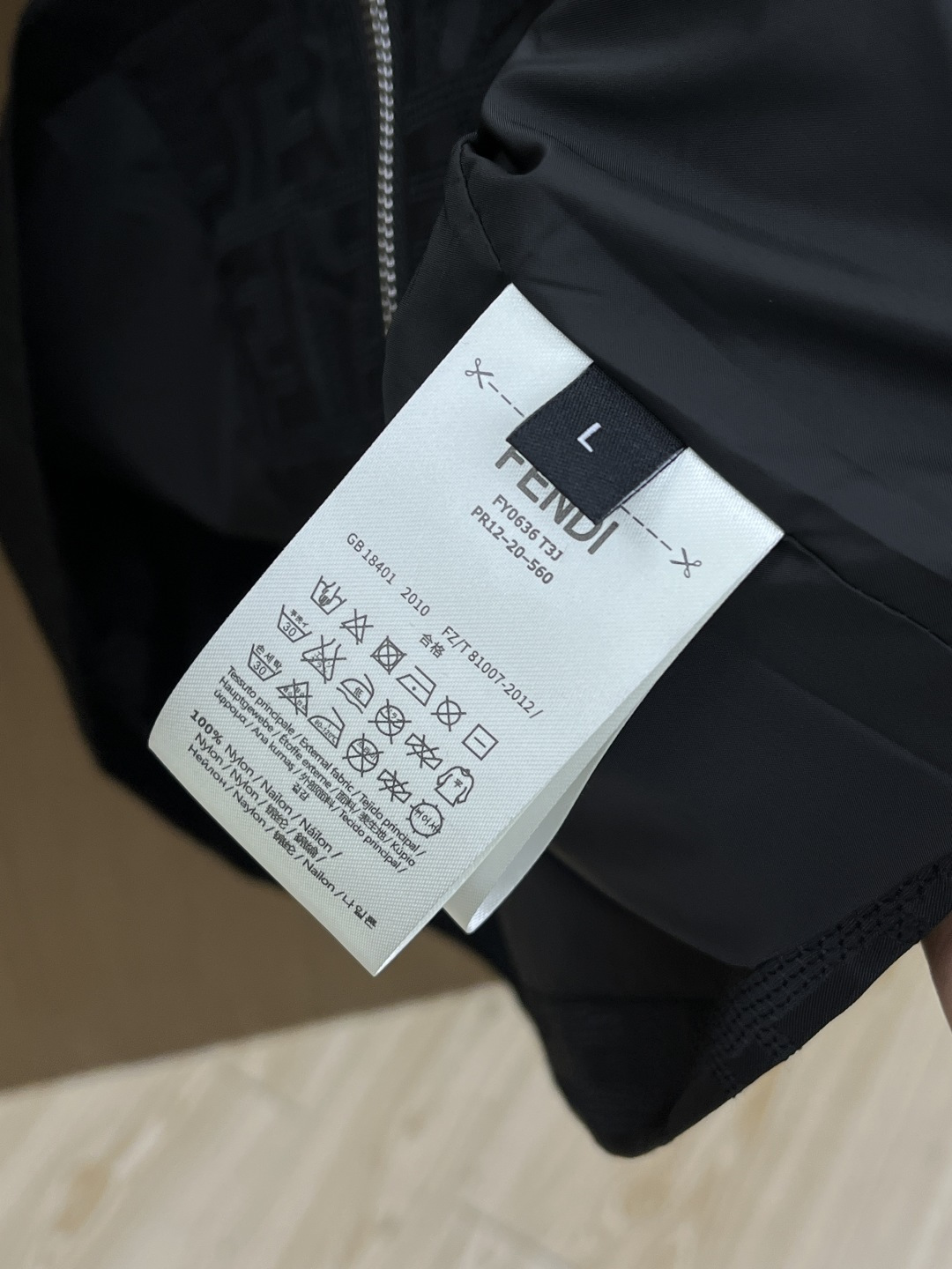 早春 FD 🔥🔥早春系列，最新时尚连帽夹克外套.双FF提花。处处细节显工艺足够的高级 结构性剪裁的设计改