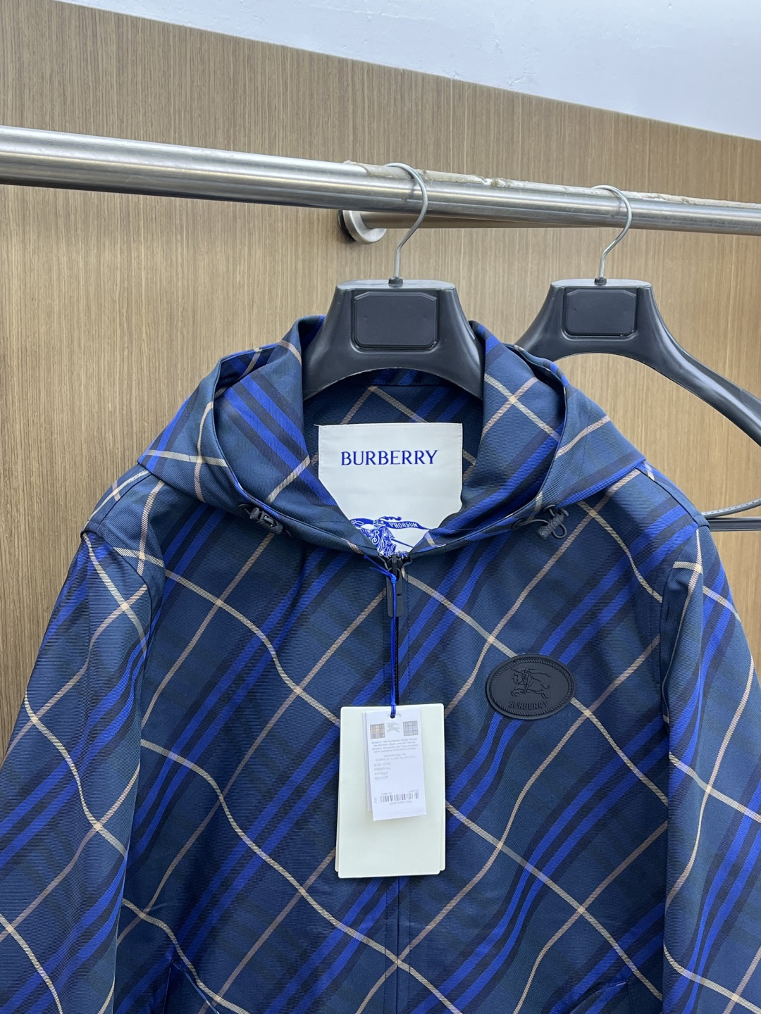 早春 BBR 🔥🔥早春系列，最新时尚连帽夹克外套.定制纹格。处处细节显工艺足够的高级 结构性剪裁的设计改