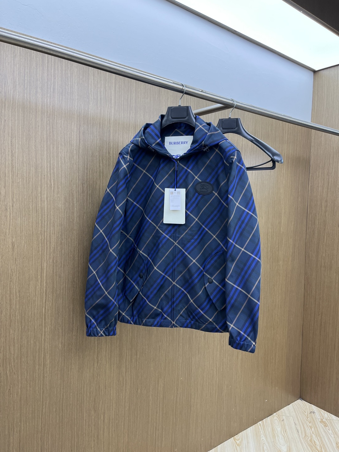 早春 BBR 🔥🔥早春系列，最新时尚连帽夹克外套.定制纹格。处处细节显工艺足够的高级 结构性剪裁的设计改