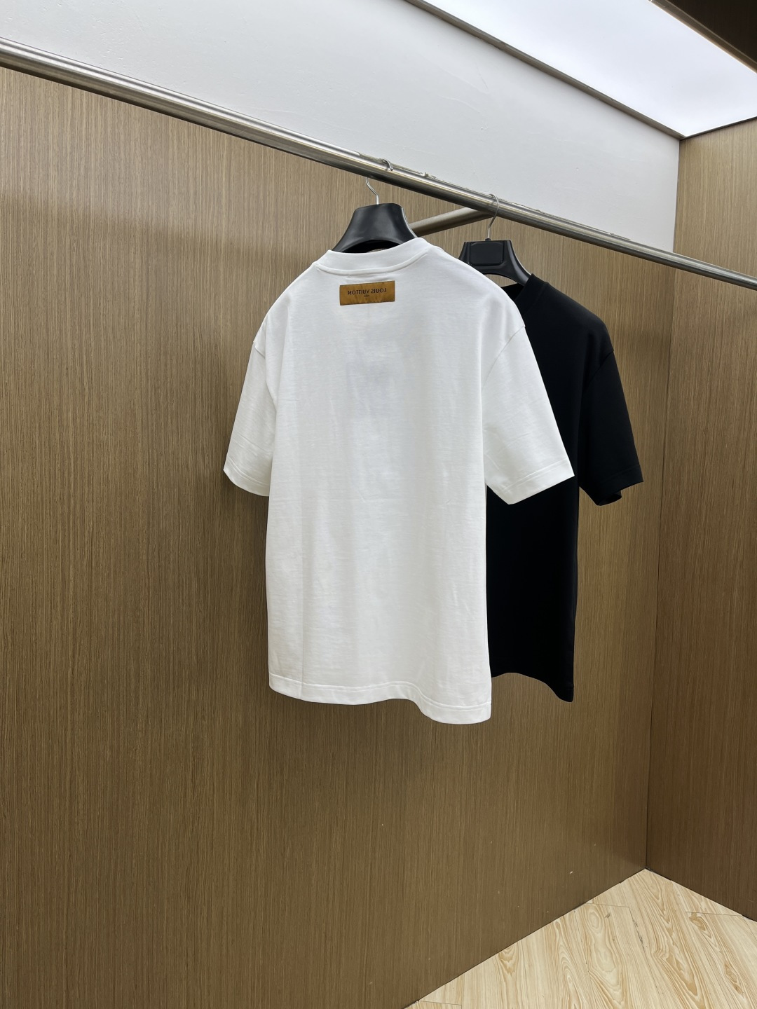 早春 LV 🔥🔥高级定制 2026春夏 · 高阶定制T恤】特别推荐系列 定制面料：秘鲁进口匹马棉 × 顶