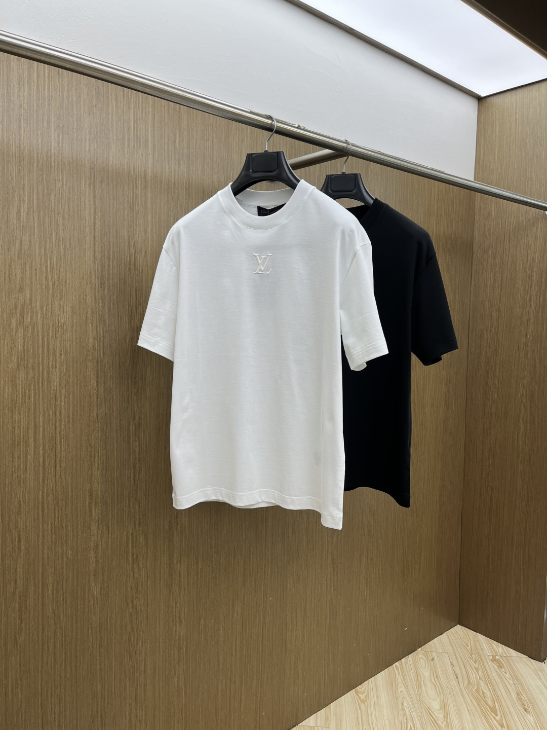 早春 LV 🔥🔥高级定制 2026春夏 · 高阶定制T恤】特别推荐系列 定制面料：秘鲁进口匹马棉 × 顶