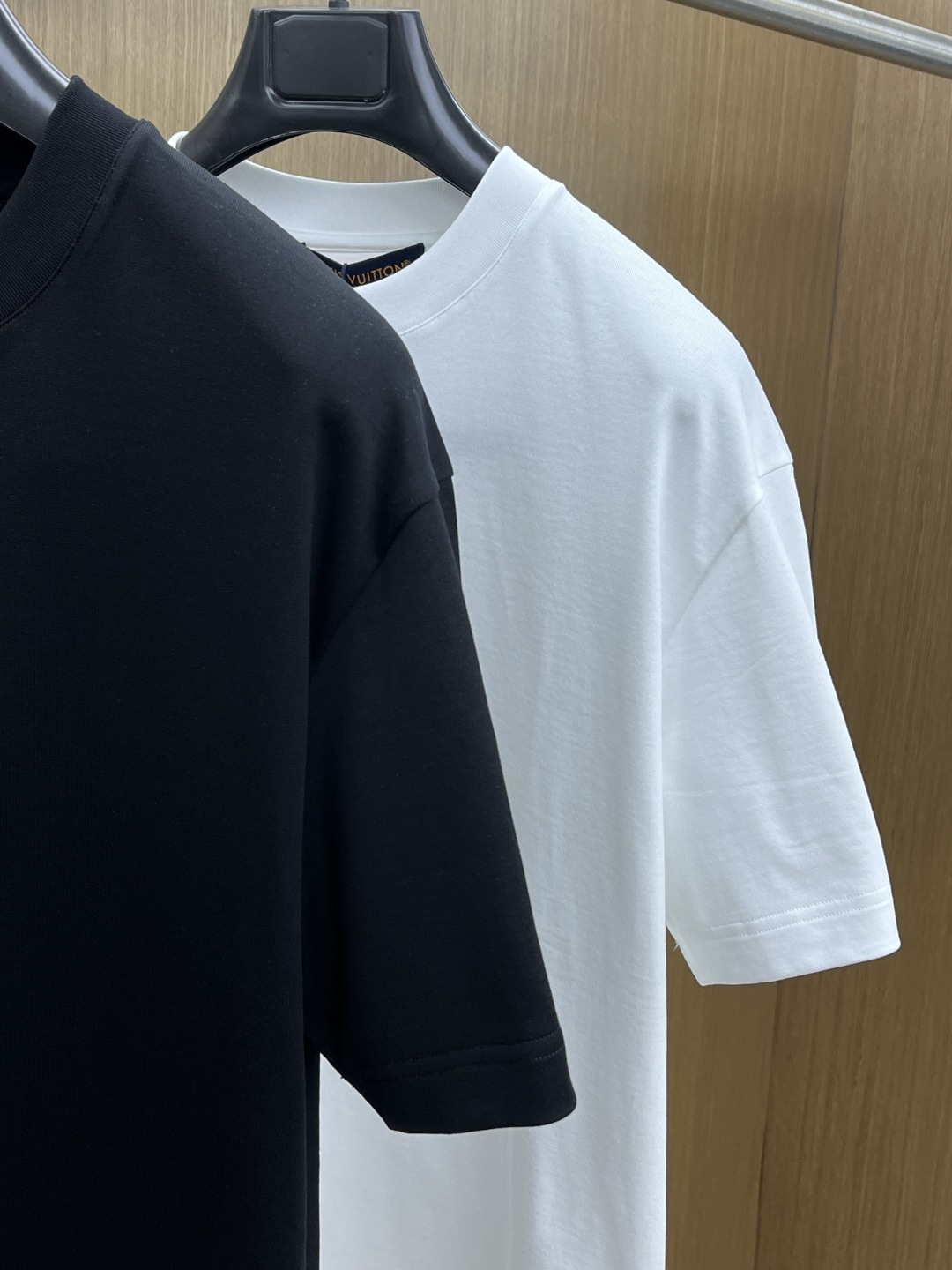 早春 LV 🔥🔥高级定制 2026春夏 · 高阶定制T恤】特别推荐系列 定制面料：秘鲁进口匹马棉 × 顶