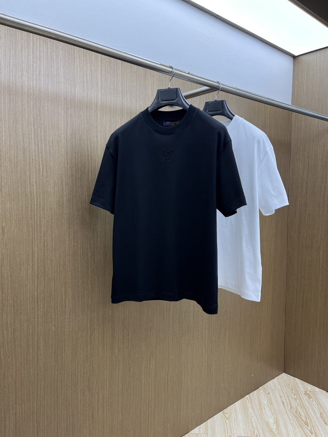 早春 LV 🔥🔥高级定制 2026春夏 · 高阶定制T恤】特别推荐系列 定制面料：秘鲁进口匹马棉 × 顶
