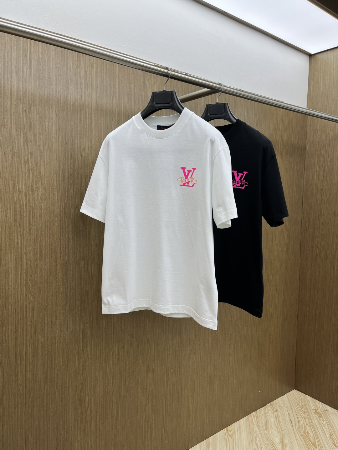 早春 LV 🔥🔥高级定制 2026春夏 · 高阶定制T恤】特别推荐系列 定制面料：秘鲁进口匹马棉 × 顶