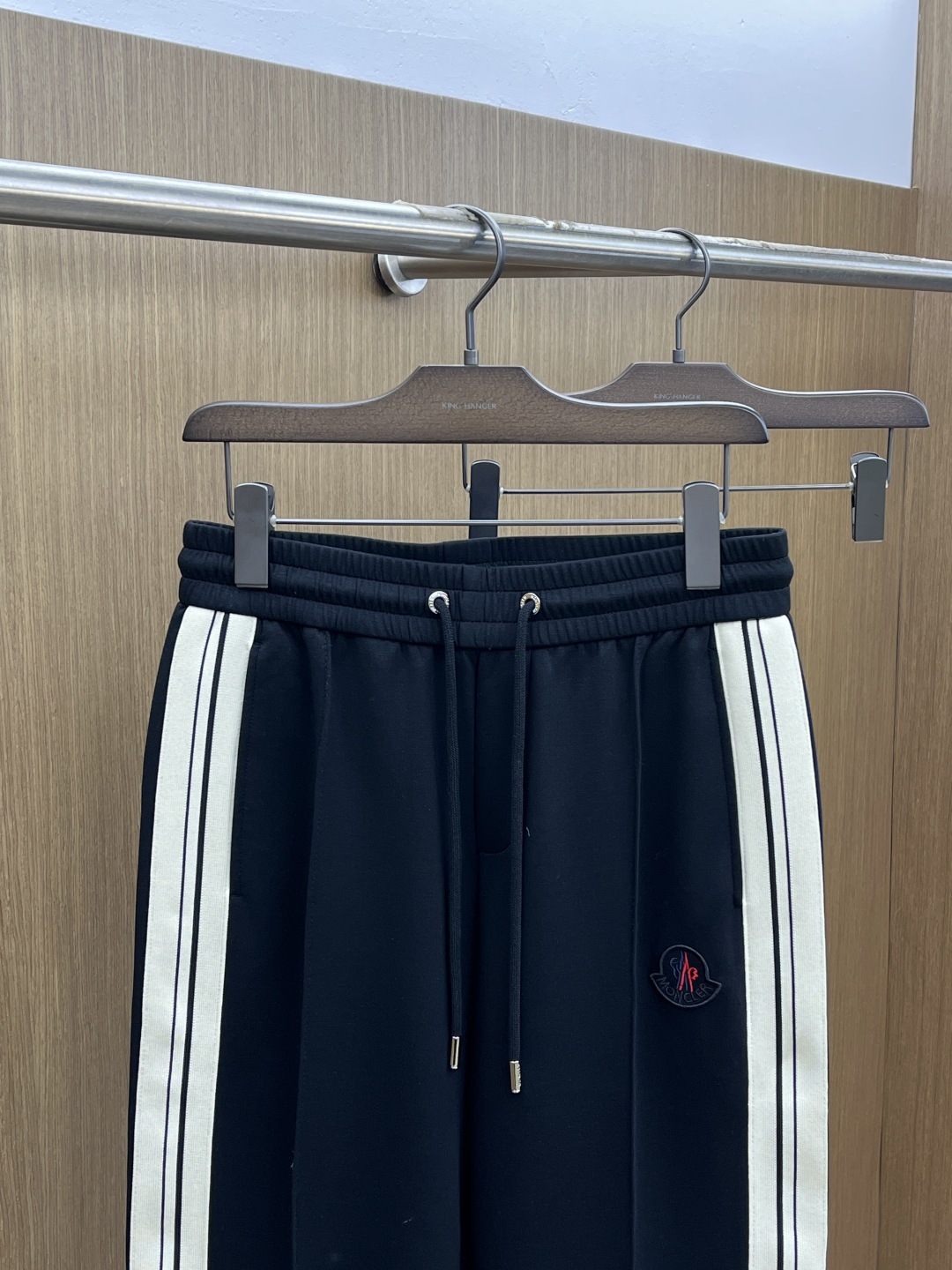 。🩵MON 🔥🔥高级定制 2026春夏新款铜氨丝莫代尔空气层休闲卫裤，裤身上刺绣标志性品牌标识，客供定制