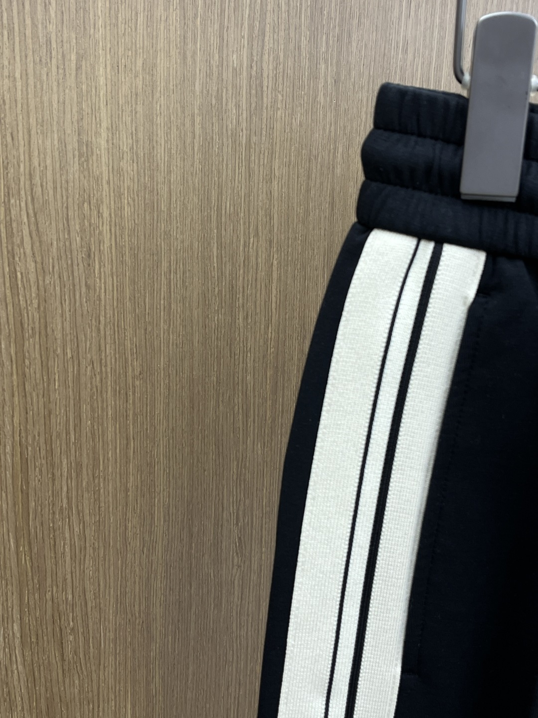 。🩵MON 🔥🔥高级定制 2026春夏新款铜氨丝莫代尔空气层休闲卫裤，裤身上刺绣标志性品牌标识，客供定制