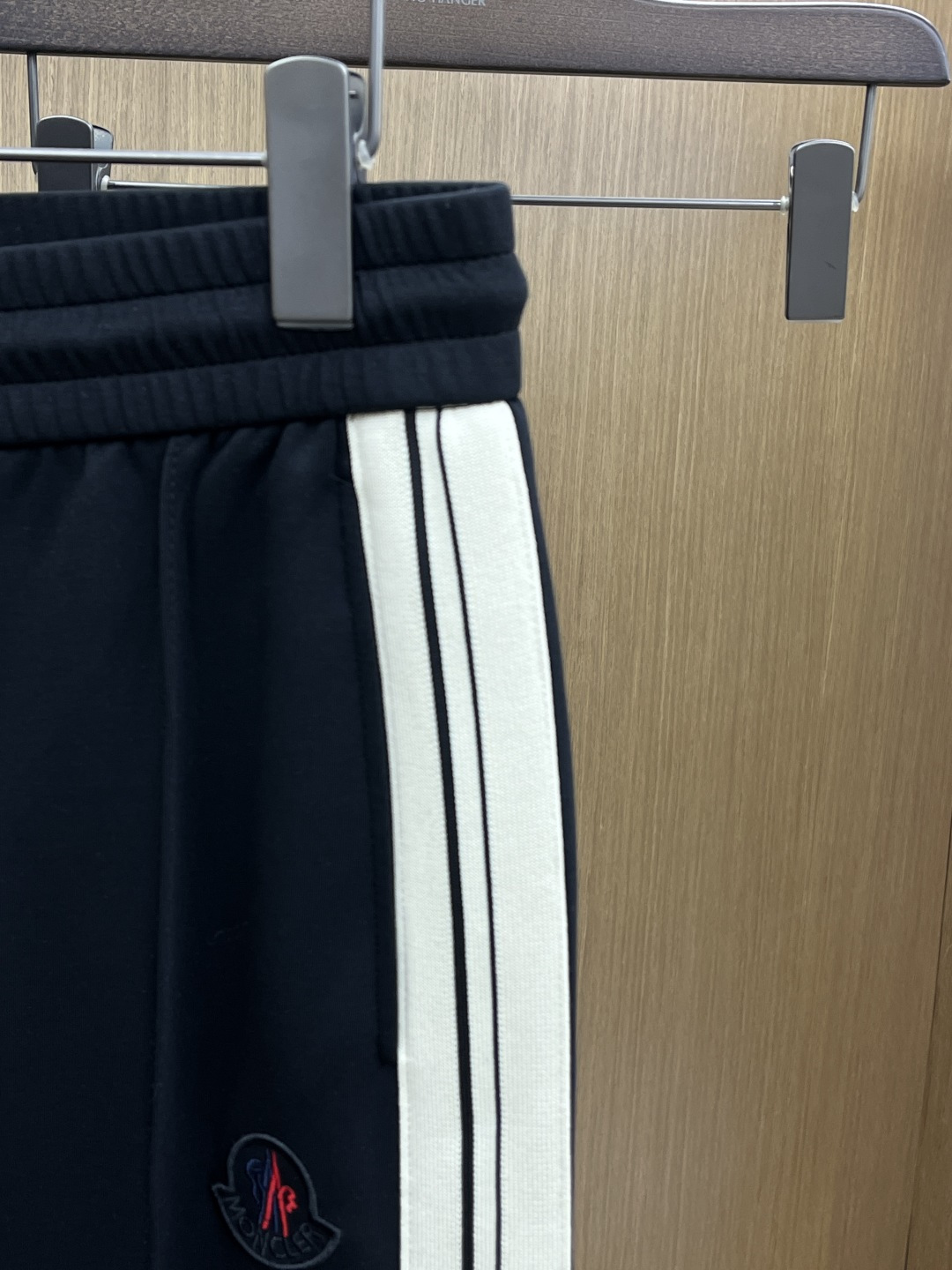 。🩵MON 🔥🔥高级定制 2026春夏新款铜氨丝莫代尔空气层休闲卫裤，裤身上刺绣标志性品牌标识，客供定制