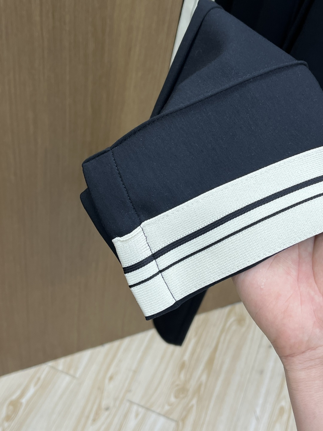 。🩵MON 🔥🔥高级定制 2026春夏新款铜氨丝莫代尔空气层休闲卫裤，裤身上刺绣标志性品牌标识，客供定制