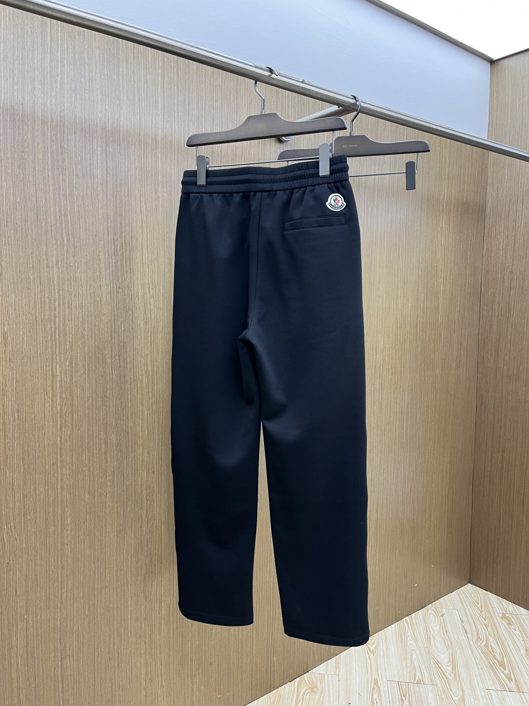 。🩵MON 🔥🔥高级定制 2026春夏新款铜氨丝莫代尔空气层休闲卫裤，裤身上刺绣标志性品牌标识，客供定制