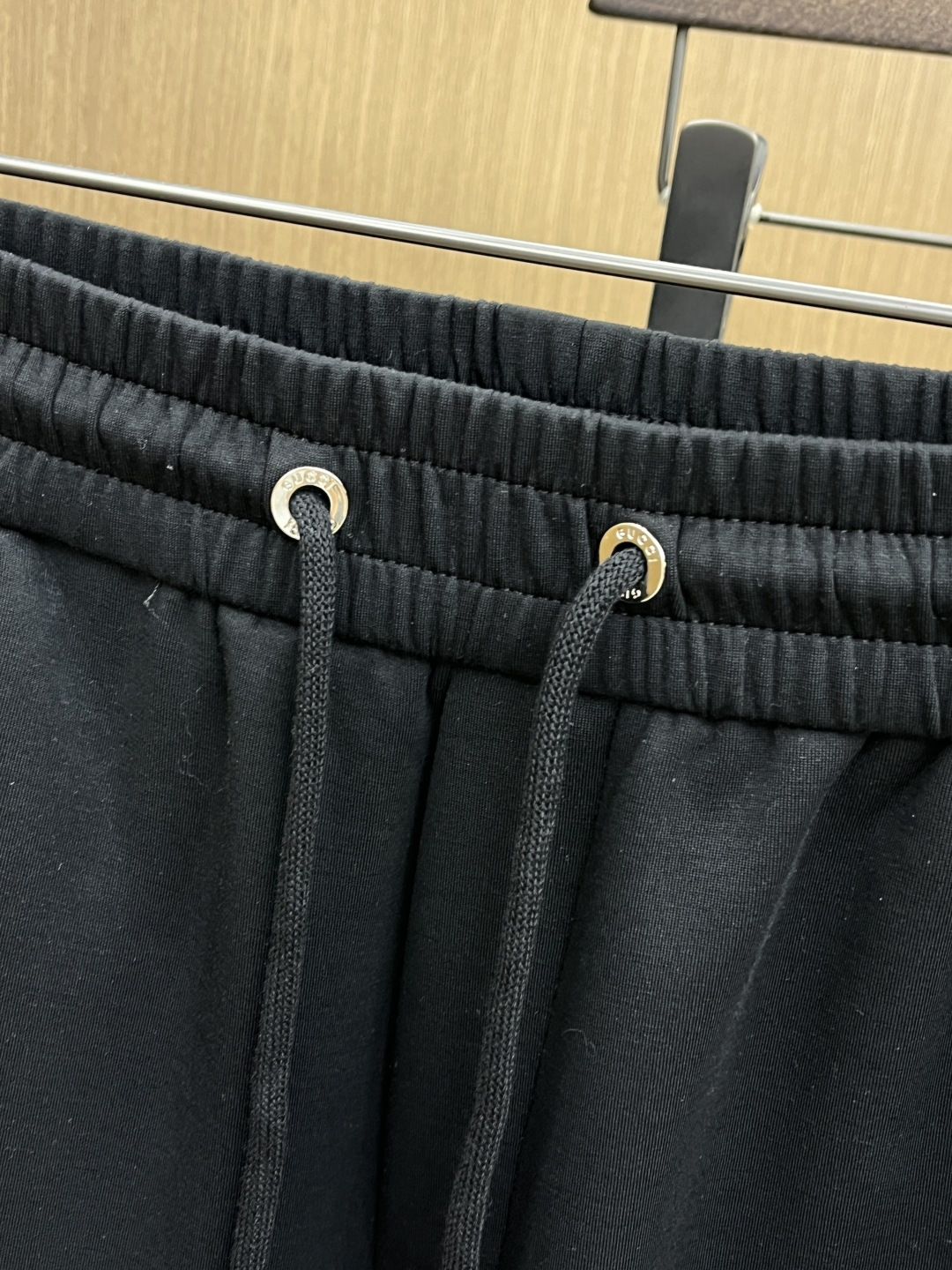 。🩵Guc 🔥🔥高级定制 2026春夏新款铜氨丝莫代尔空气层休闲卫裤，裤身上刺绣标志性品牌标识，客供定制