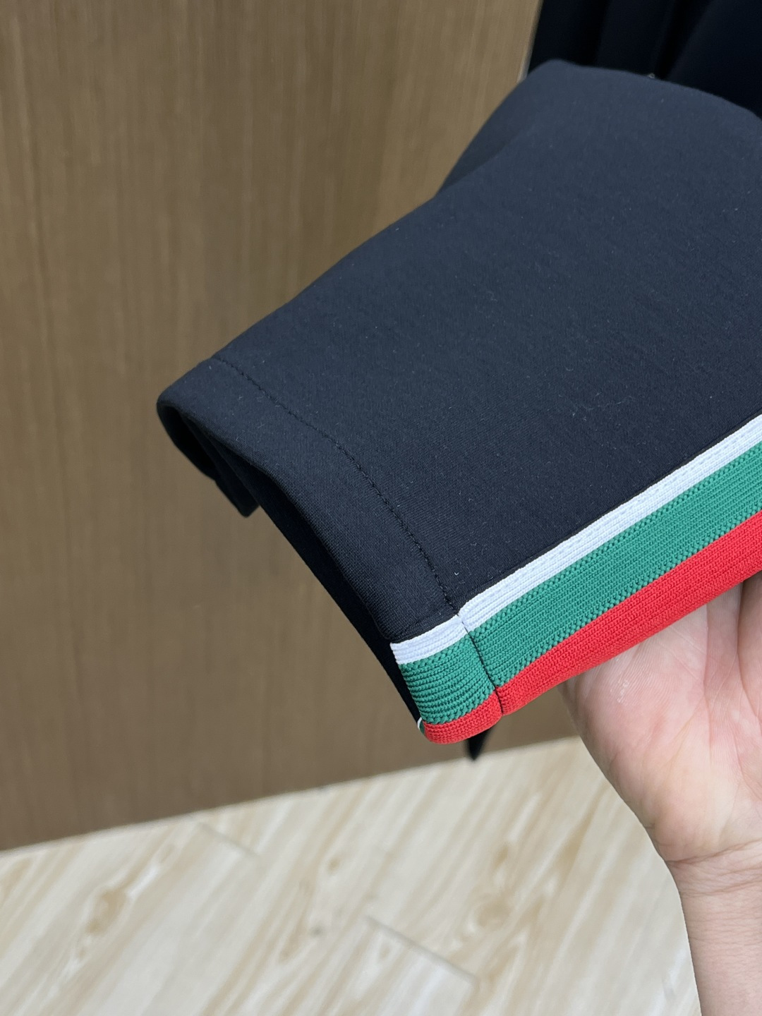 。🩵Guc 🔥🔥高级定制 2026春夏新款铜氨丝莫代尔空气层休闲卫裤，裤身上刺绣标志性品牌标识，客供定制