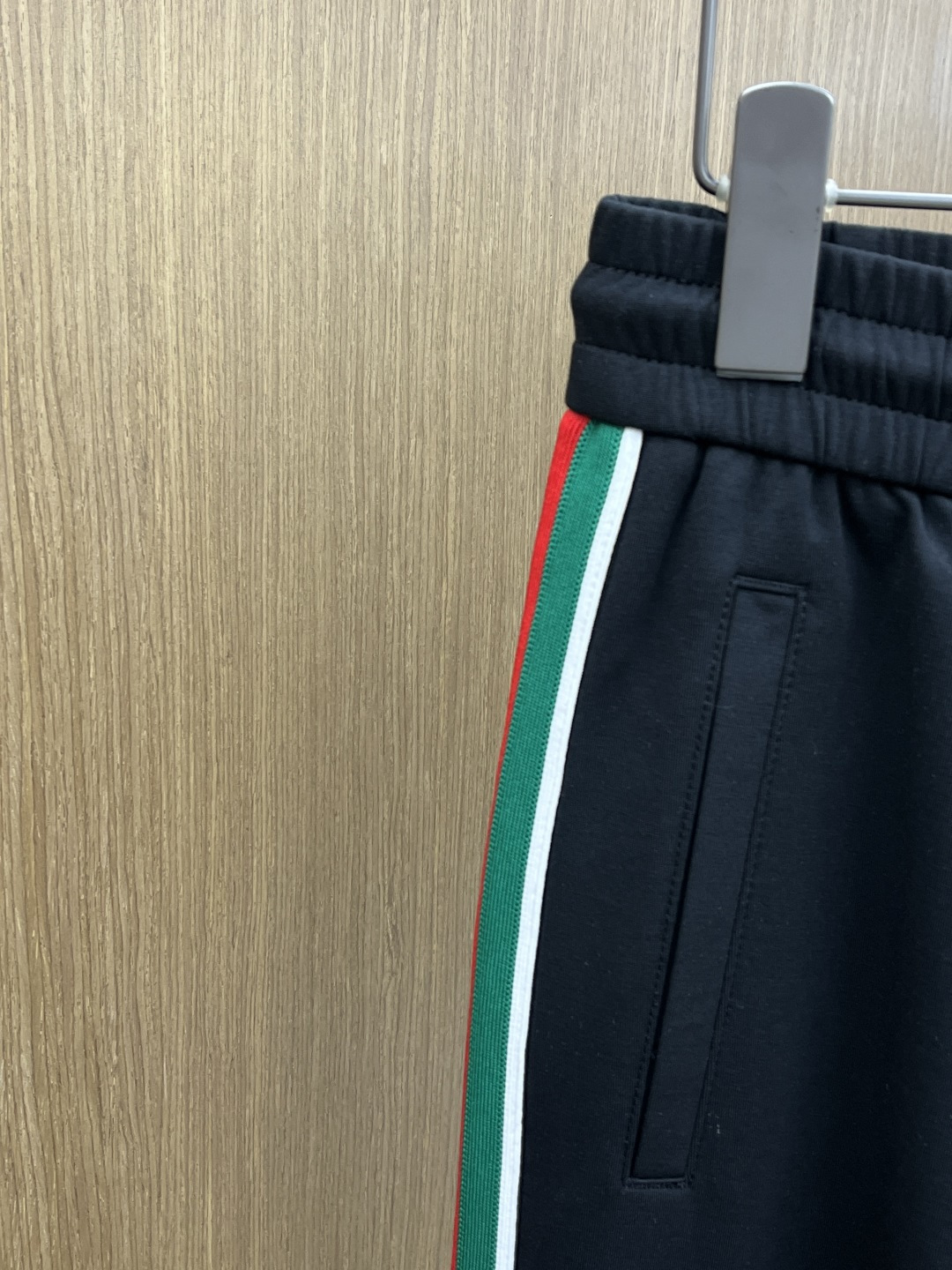 。🩵Guc 🔥🔥高级定制 2026春夏新款铜氨丝莫代尔空气层休闲卫裤，裤身上刺绣标志性品牌标识，客供定制