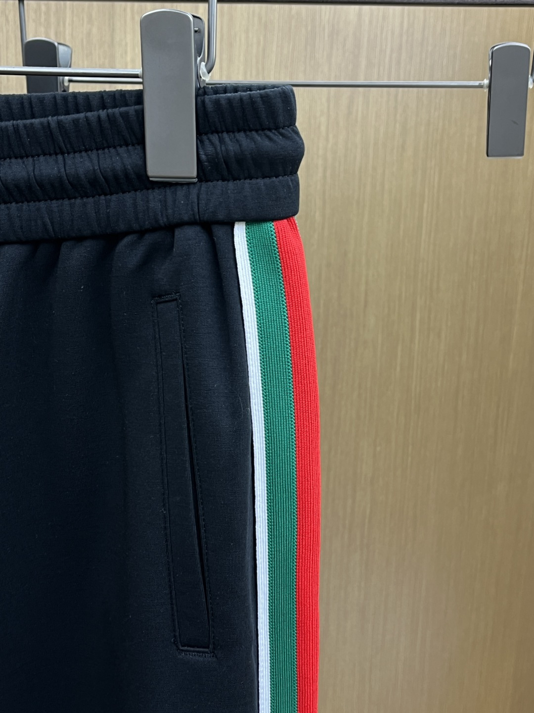 。🩵Guc 🔥🔥高级定制 2026春夏新款铜氨丝莫代尔空气层休闲卫裤，裤身上刺绣标志性品牌标识，客供定制