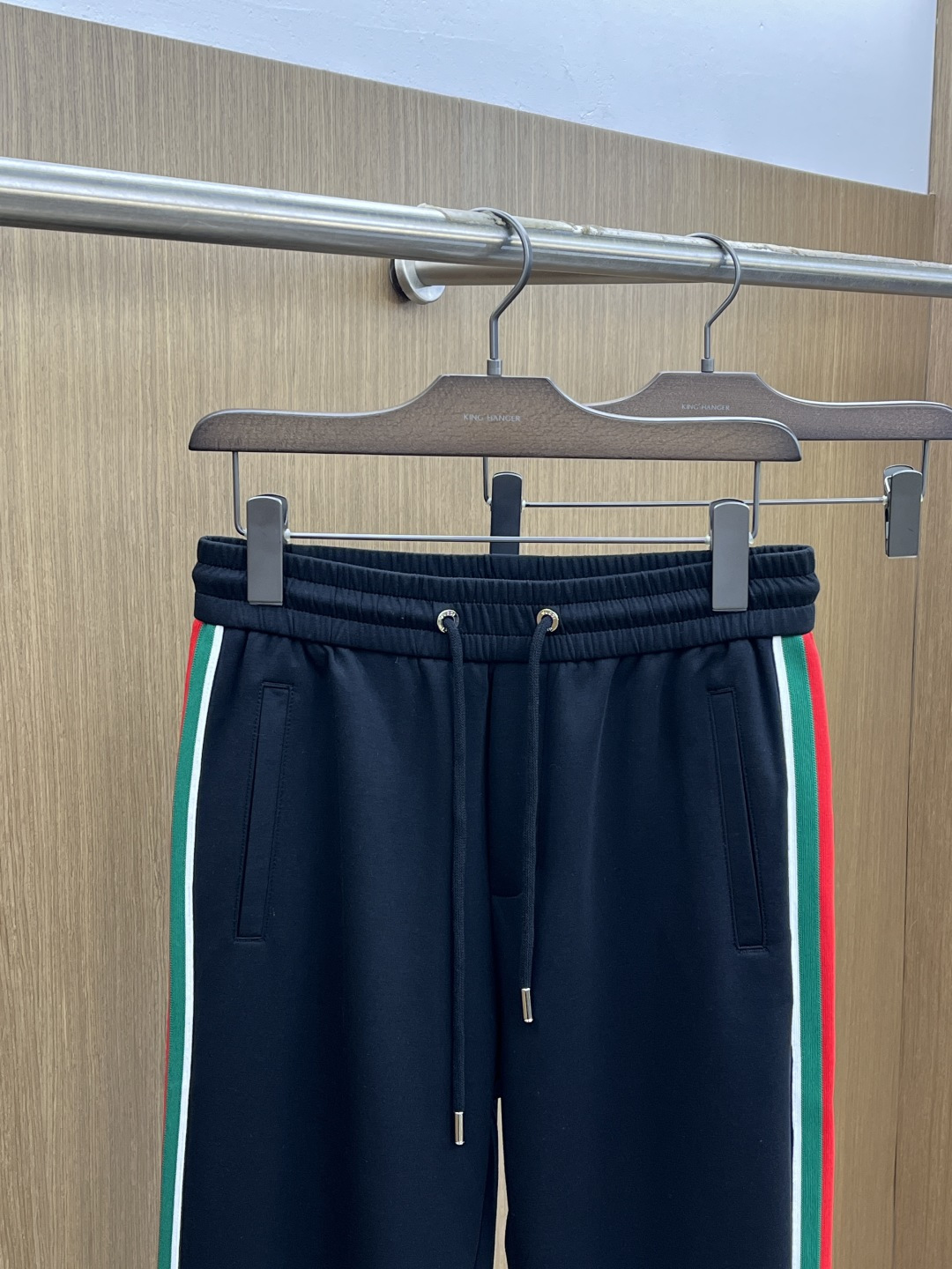 。🩵Guc 🔥🔥高级定制 2026春夏新款铜氨丝莫代尔空气层休闲卫裤，裤身上刺绣标志性品牌标识，客供定制