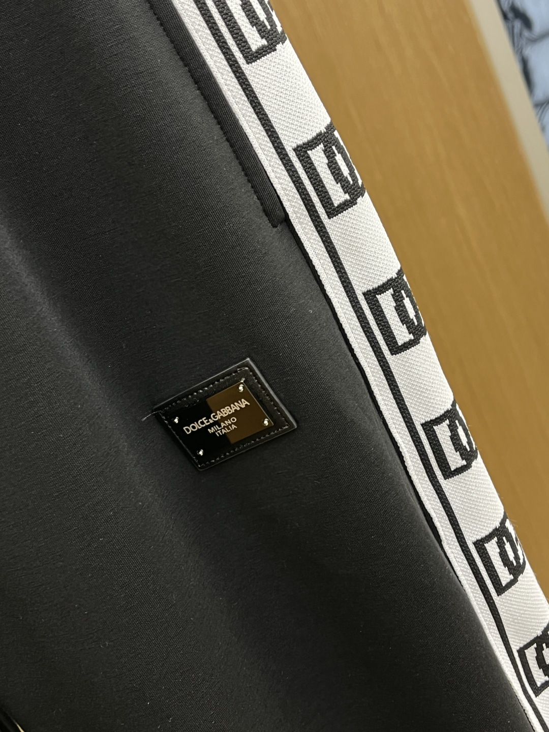 。🩵 DG 🔥🔥高级定制 2026春夏新款铜氨丝莫代尔空气层休闲卫裤，裤身上刺绣标志性品牌标识，客供定制