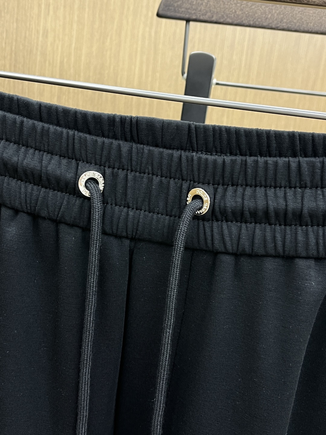 。🩵 DG 🔥🔥高级定制 2026春夏新款铜氨丝莫代尔空气层休闲卫裤，裤身上刺绣标志性品牌标识，客供定制