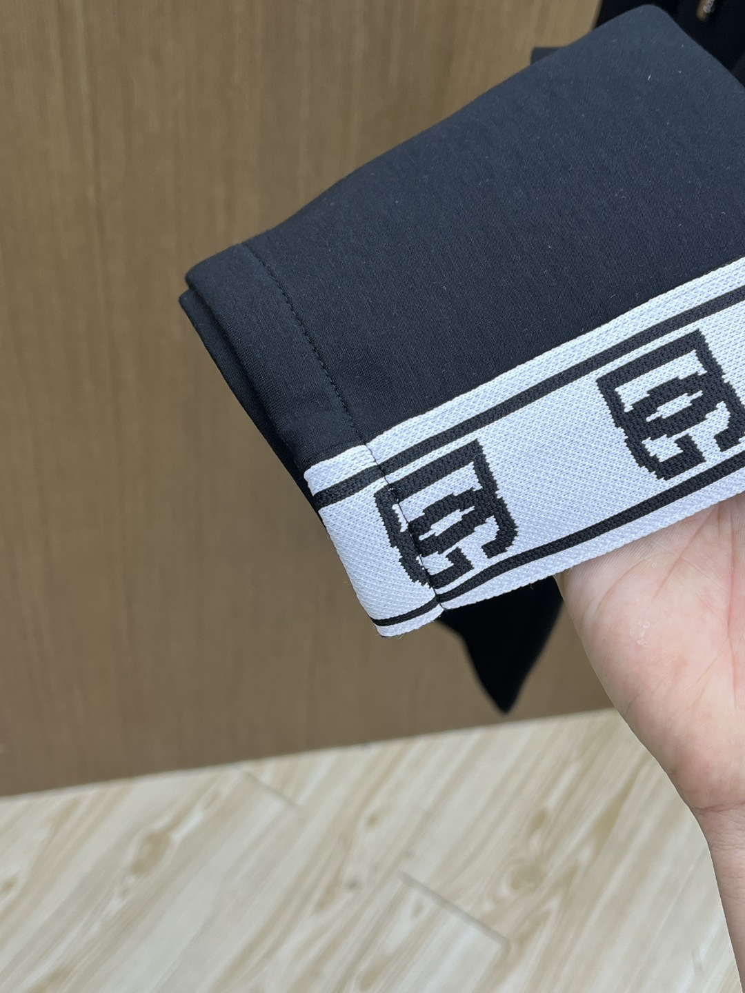 。🩵 DG 🔥🔥高级定制 2026春夏新款铜氨丝莫代尔空气层休闲卫裤，裤身上刺绣标志性品牌标识，客供定制