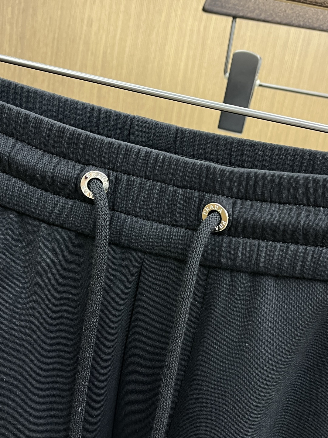 。🩵PD 🔥🔥高级定制 2026春夏新款铜氨丝莫代尔空气层休闲卫裤，裤身上刺绣标志性品牌标识，客供定制品