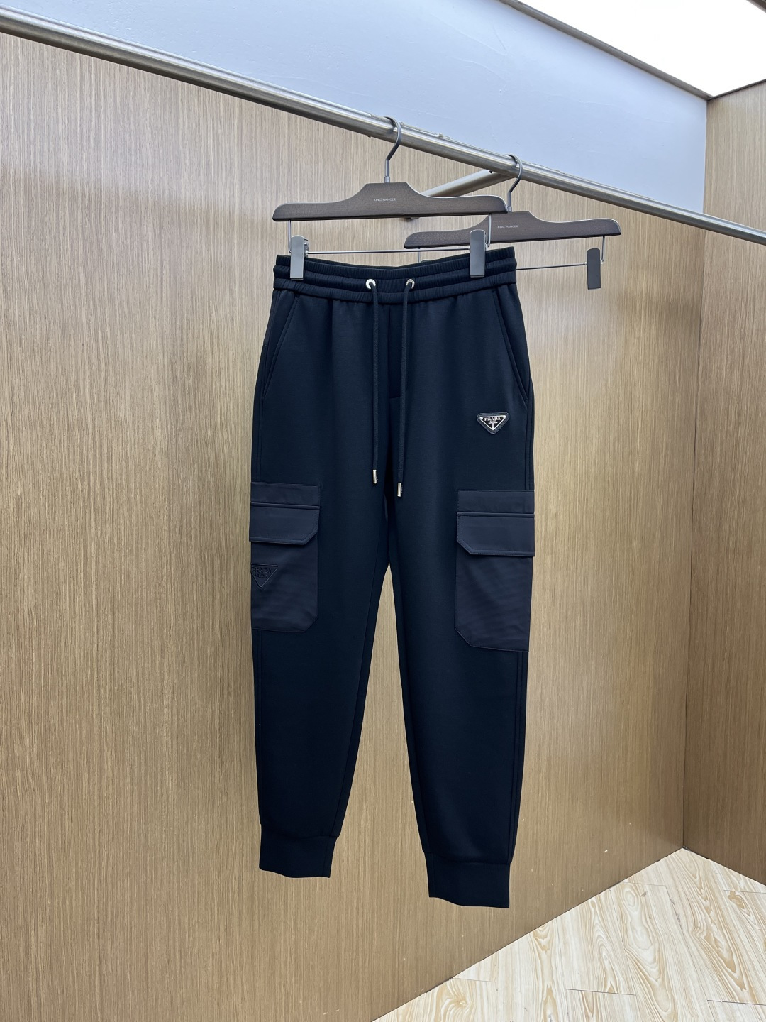 。🩵PD 🔥🔥高级定制 2026春夏新款铜氨丝莫代尔空气层休闲卫裤，裤身上刺绣标志性品牌标识，客供定制品