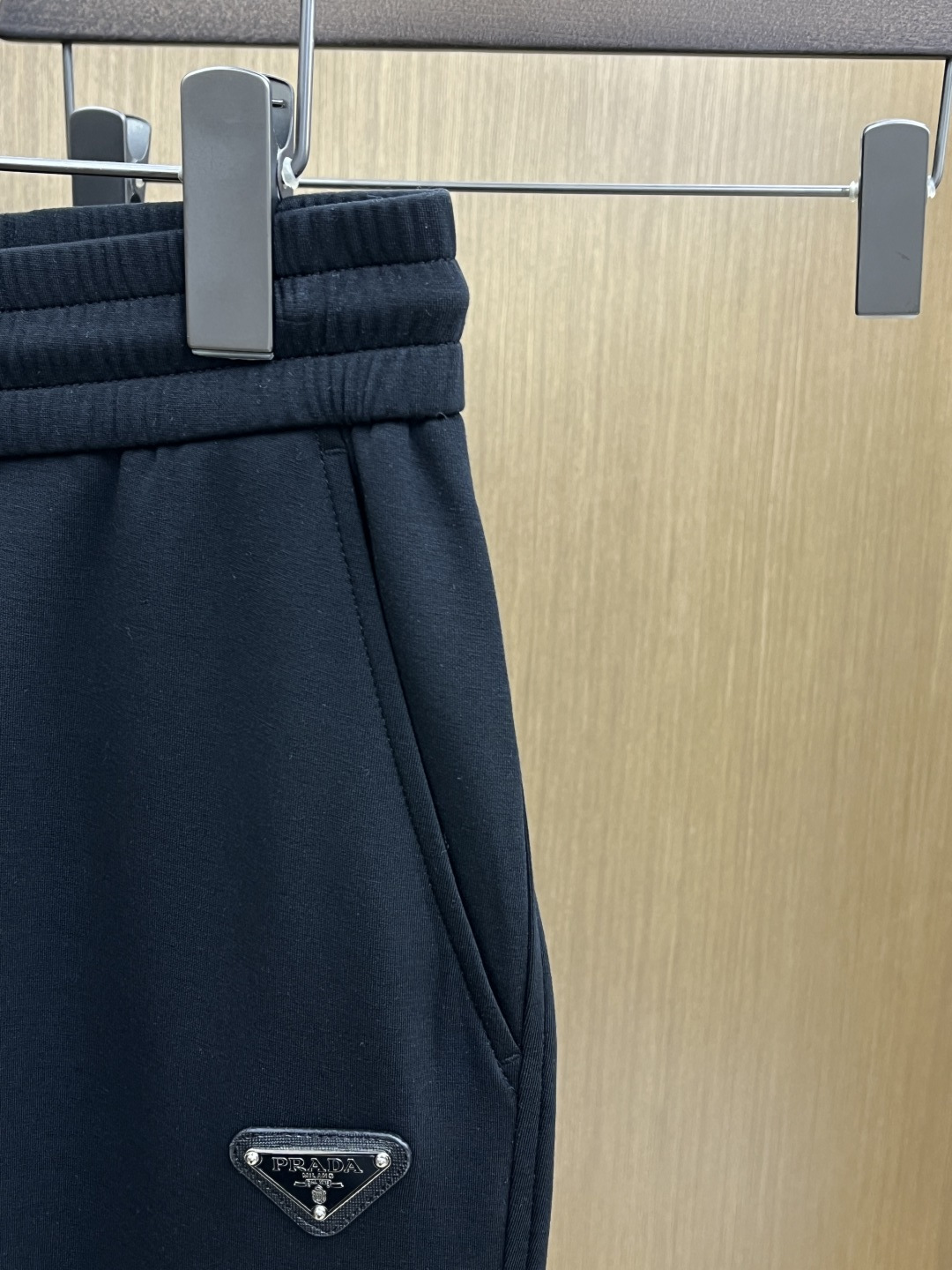 。🩵PD 🔥🔥高级定制 2026春夏新款铜氨丝莫代尔空气层休闲卫裤，裤身上刺绣标志性品牌标识，客供定制品