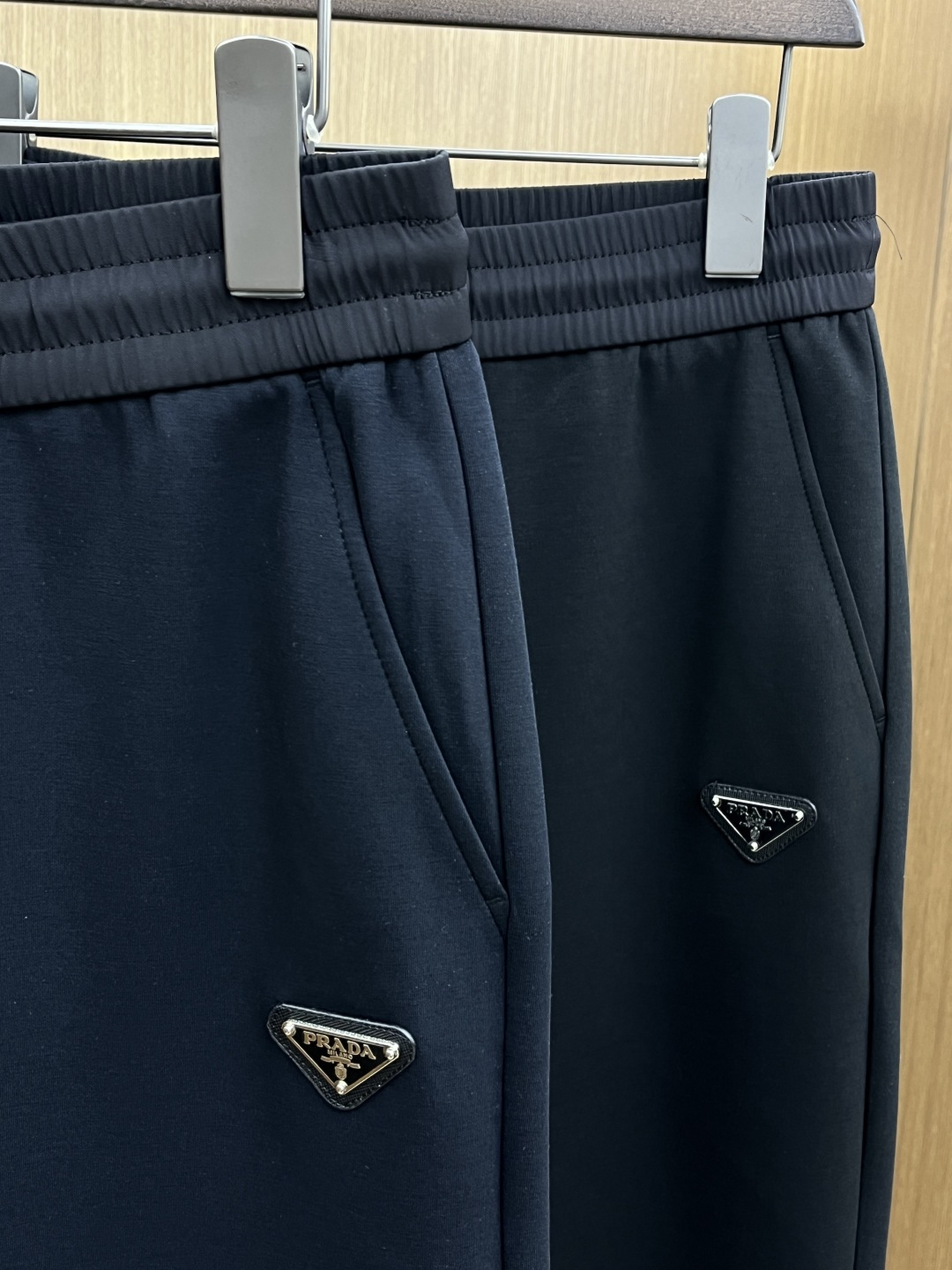 。🩵PD 🔥🔥高级定制 2026春夏新款铜氨丝莫代尔空气层休闲卫裤，裤身上刺绣标志性品牌标识，客供定制品