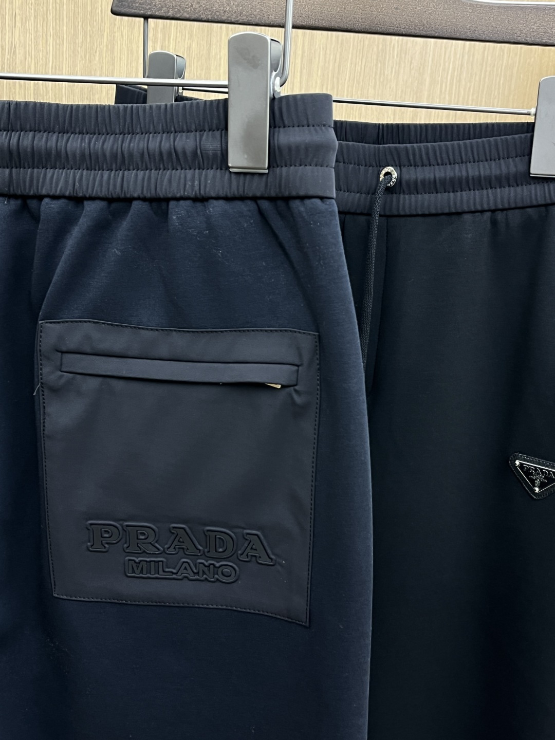 。🩵PD 🔥🔥高级定制 2026春夏新款铜氨丝莫代尔空气层休闲卫裤，裤身上刺绣标志性品牌标识，客供定制品