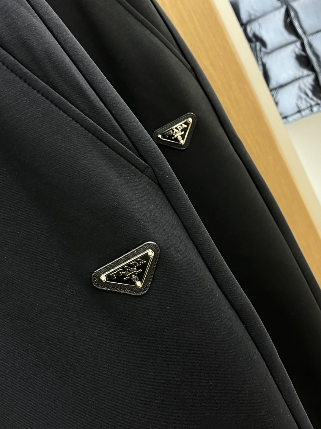 。🩵PD 🔥🔥高级定制 2026春夏新款铜氨丝莫代尔空气层休闲卫裤，裤身上刺绣标志性品牌标识，客供定制品