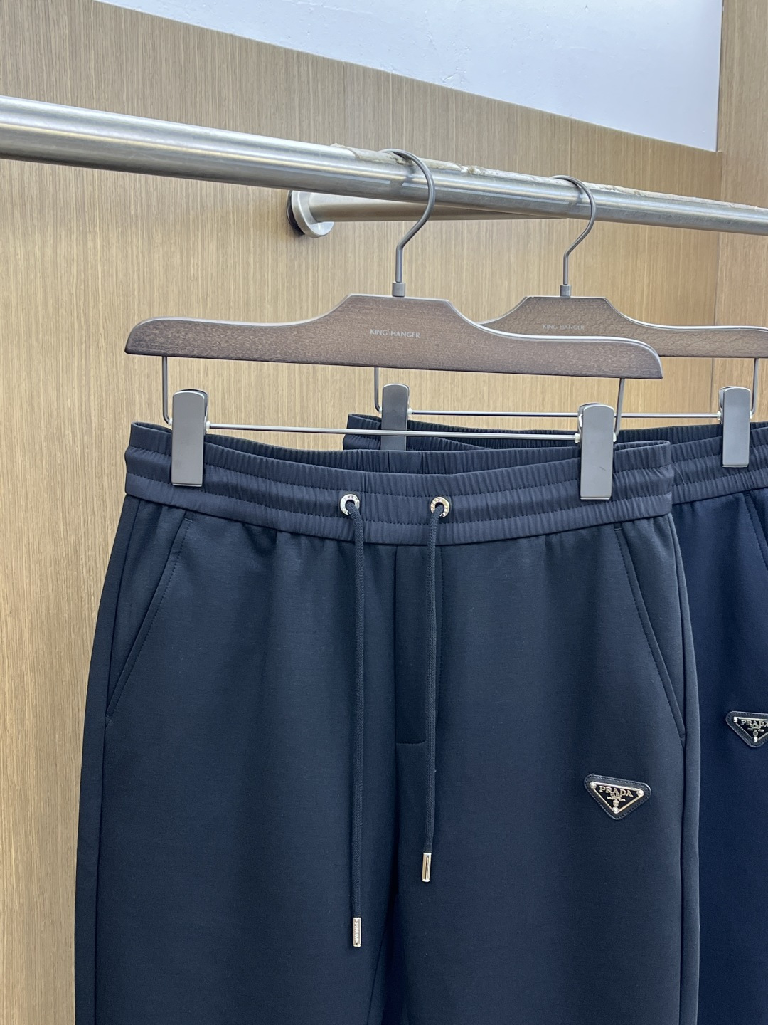 。🩵PD 🔥🔥高级定制 2026春夏新款铜氨丝莫代尔空气层休闲卫裤，裤身上刺绣标志性品牌标识，客供定制品