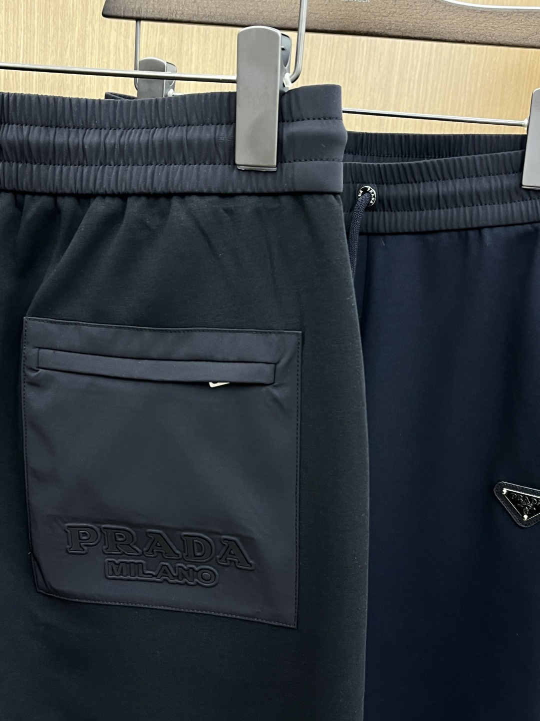 。🩵PD 🔥🔥高级定制 2026春夏新款铜氨丝莫代尔空气层休闲卫裤，裤身上刺绣标志性品牌标识，客供定制品