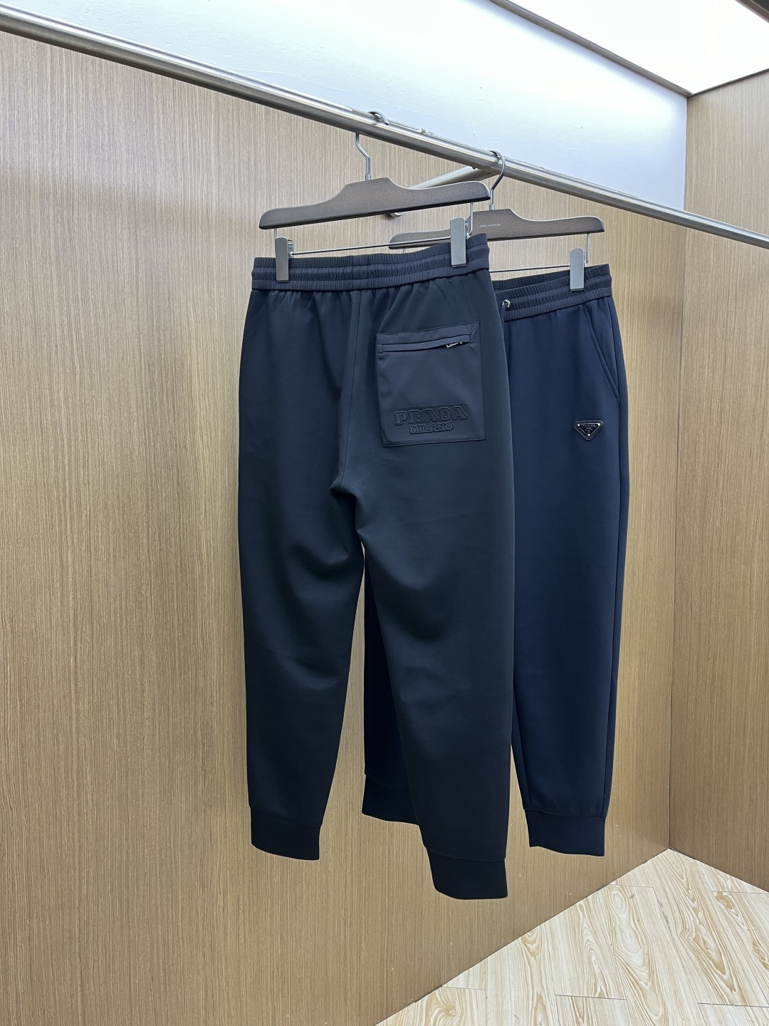 。🩵PD 🔥🔥高级定制 2026春夏新款铜氨丝莫代尔空气层休闲卫裤，裤身上刺绣标志性品牌标识，客供定制品