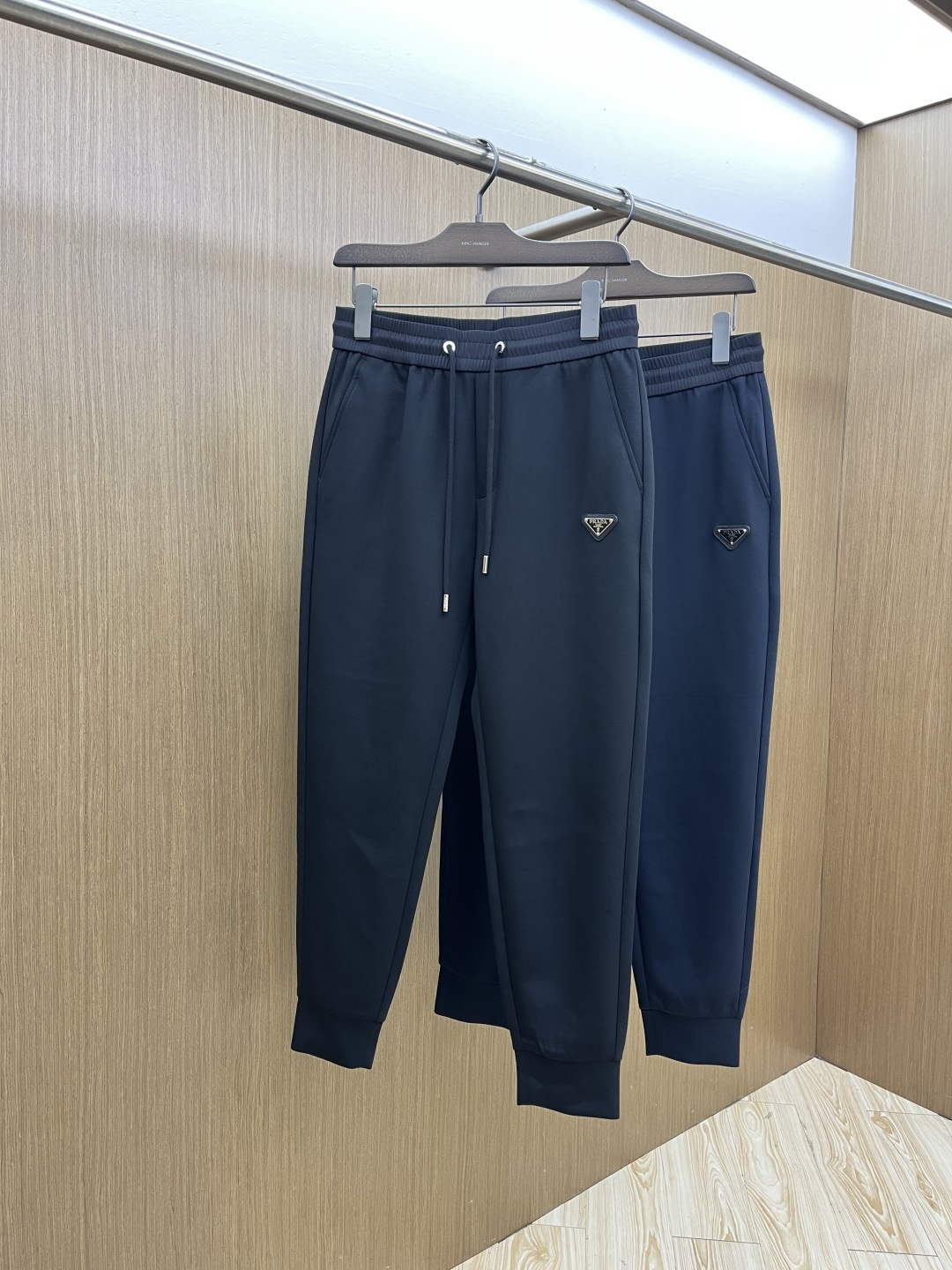 。🩵PD 🔥🔥高级定制 2026春夏新款铜氨丝莫代尔空气层休闲卫裤，裤身上刺绣标志性品牌标识，客供定制品