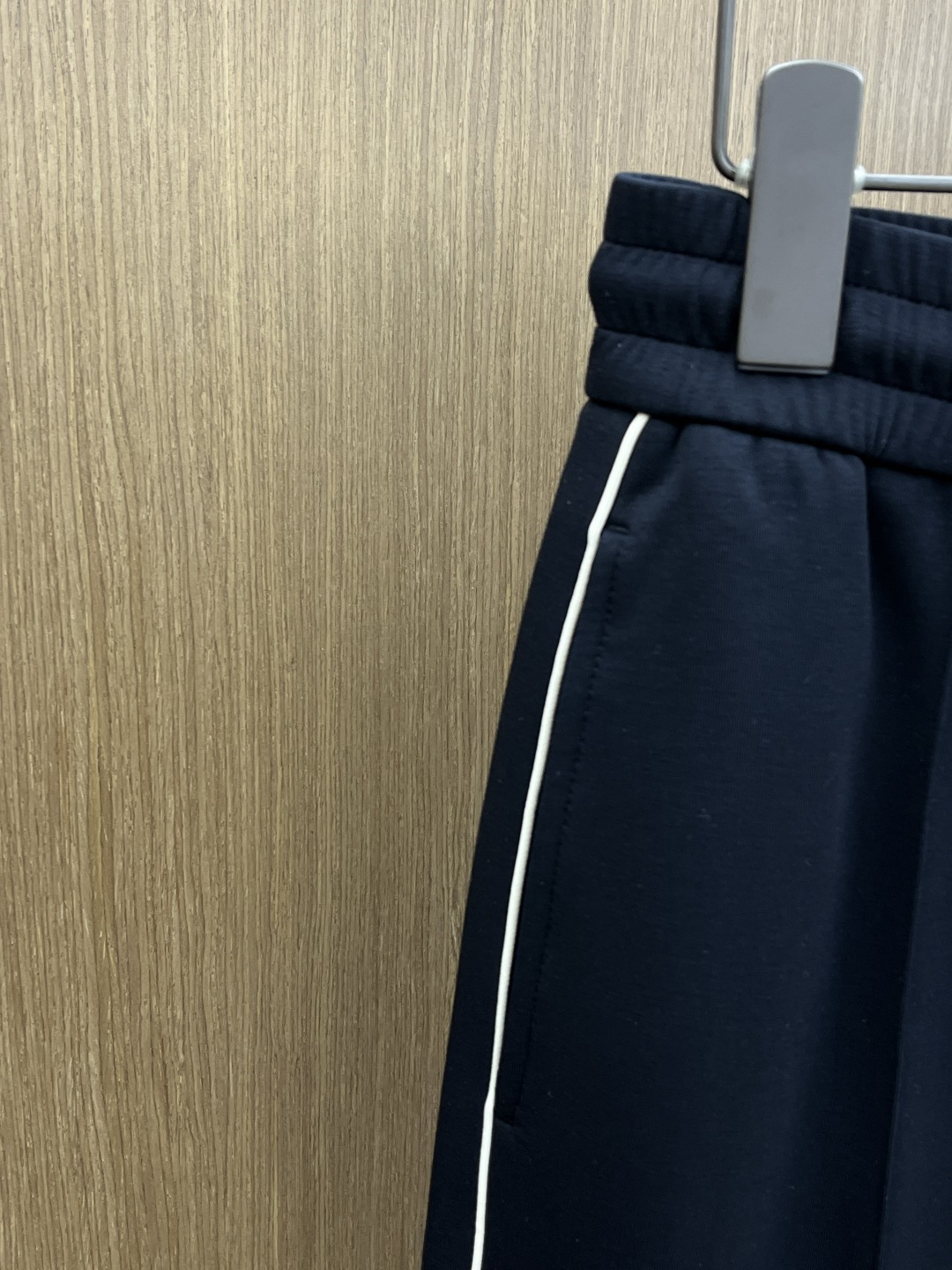 。🩵高级定制 2026春夏新款铜氨丝莫代尔空气层休闲卫裤，裤身上刺绣标志性品牌标识，客供定制品牌刻印五金