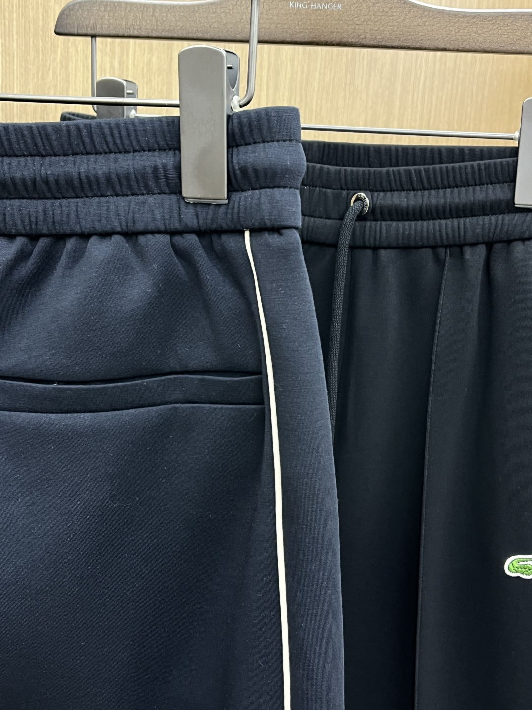 。🩵高级定制 2026春夏新款铜氨丝莫代尔空气层休闲卫裤，裤身上刺绣标志性品牌标识，客供定制品牌刻印五金