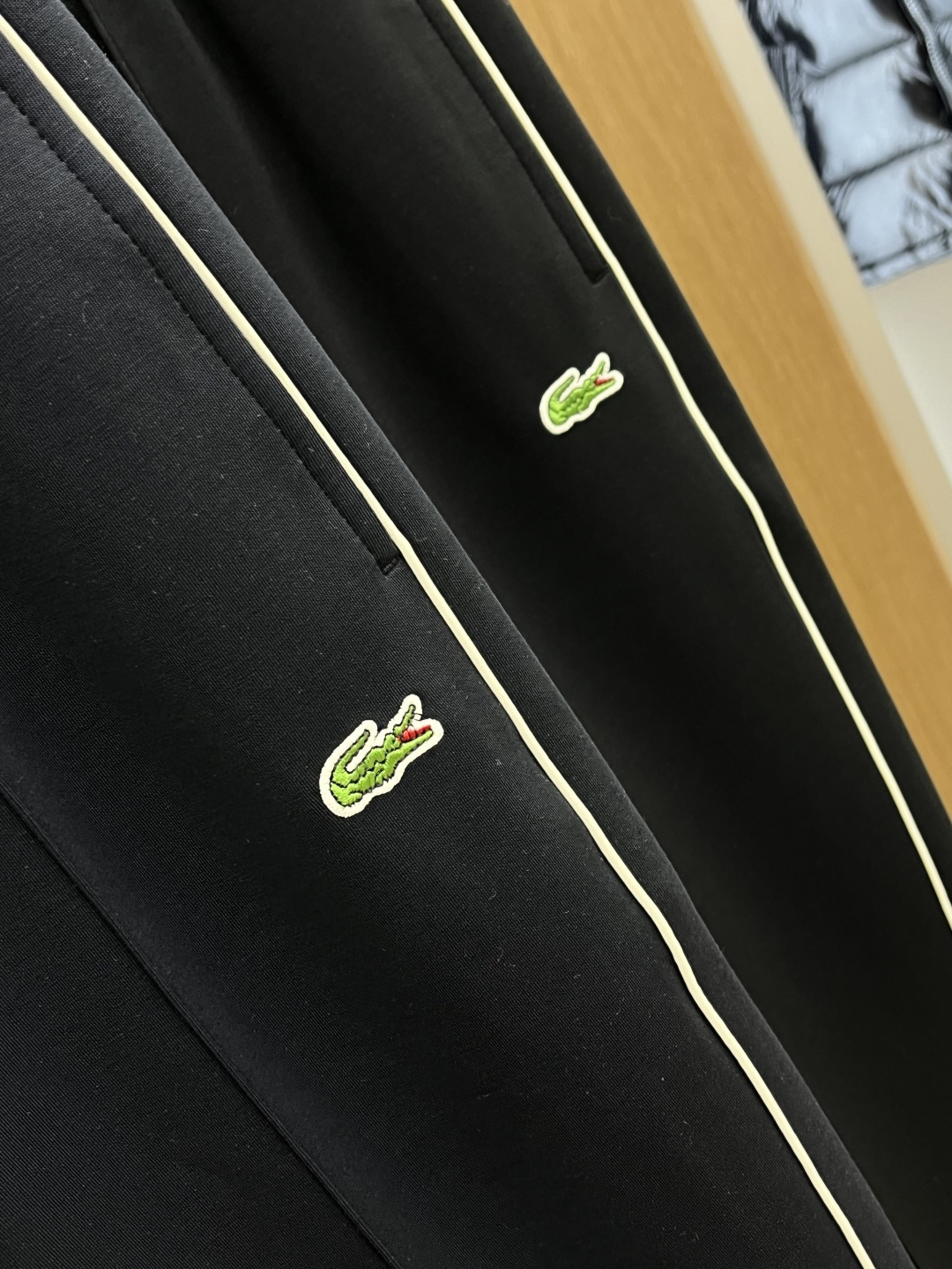 。🩵高级定制 2026春夏新款铜氨丝莫代尔空气层休闲卫裤，裤身上刺绣标志性品牌标识，客供定制品牌刻印五金