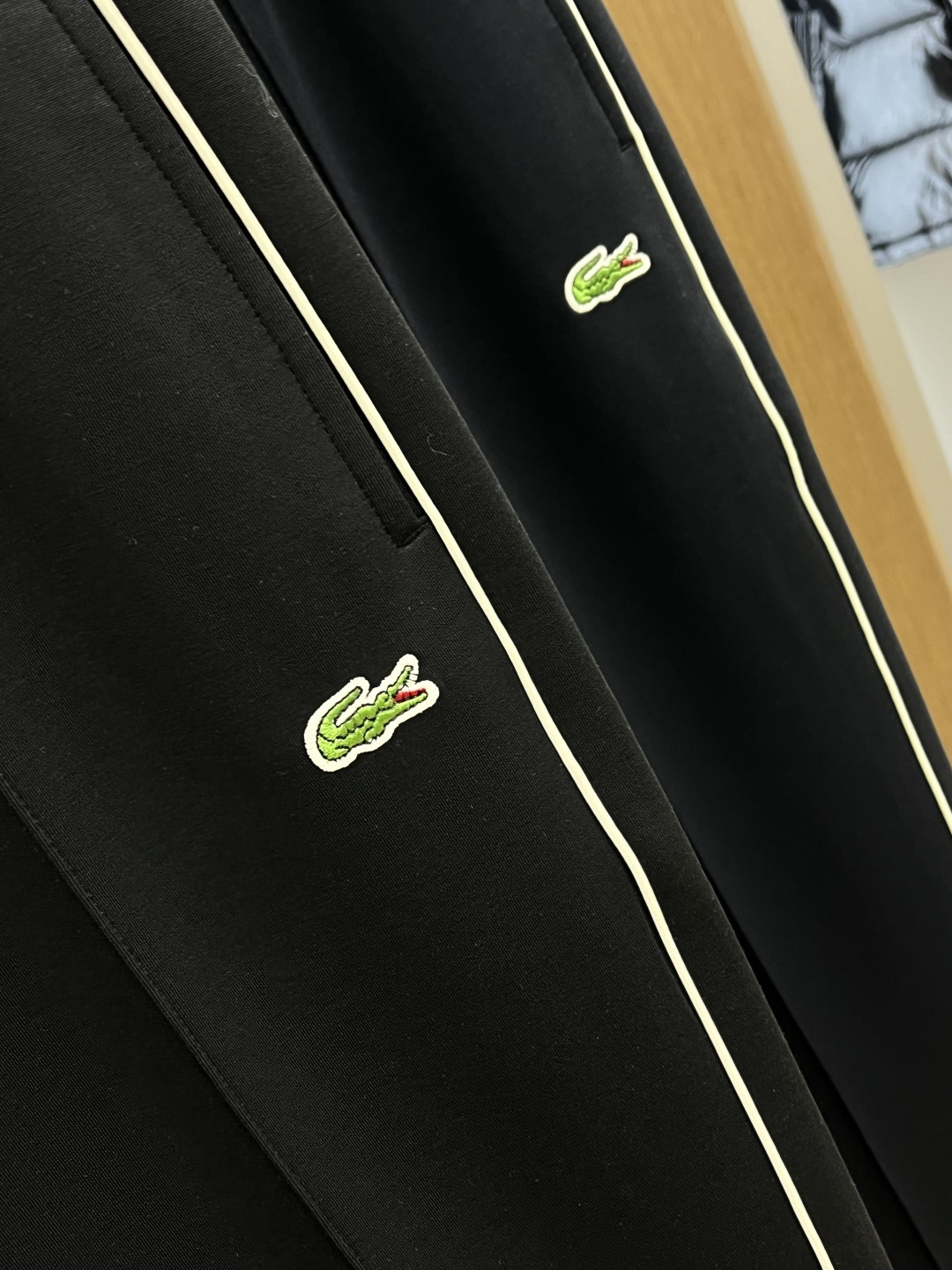 早春款 🔥🔥高级定制 2026春夏新款铜氨丝莫代尔空气层休闲卫裤，裤身上刺绣标志性品牌标识，客供定制品牌