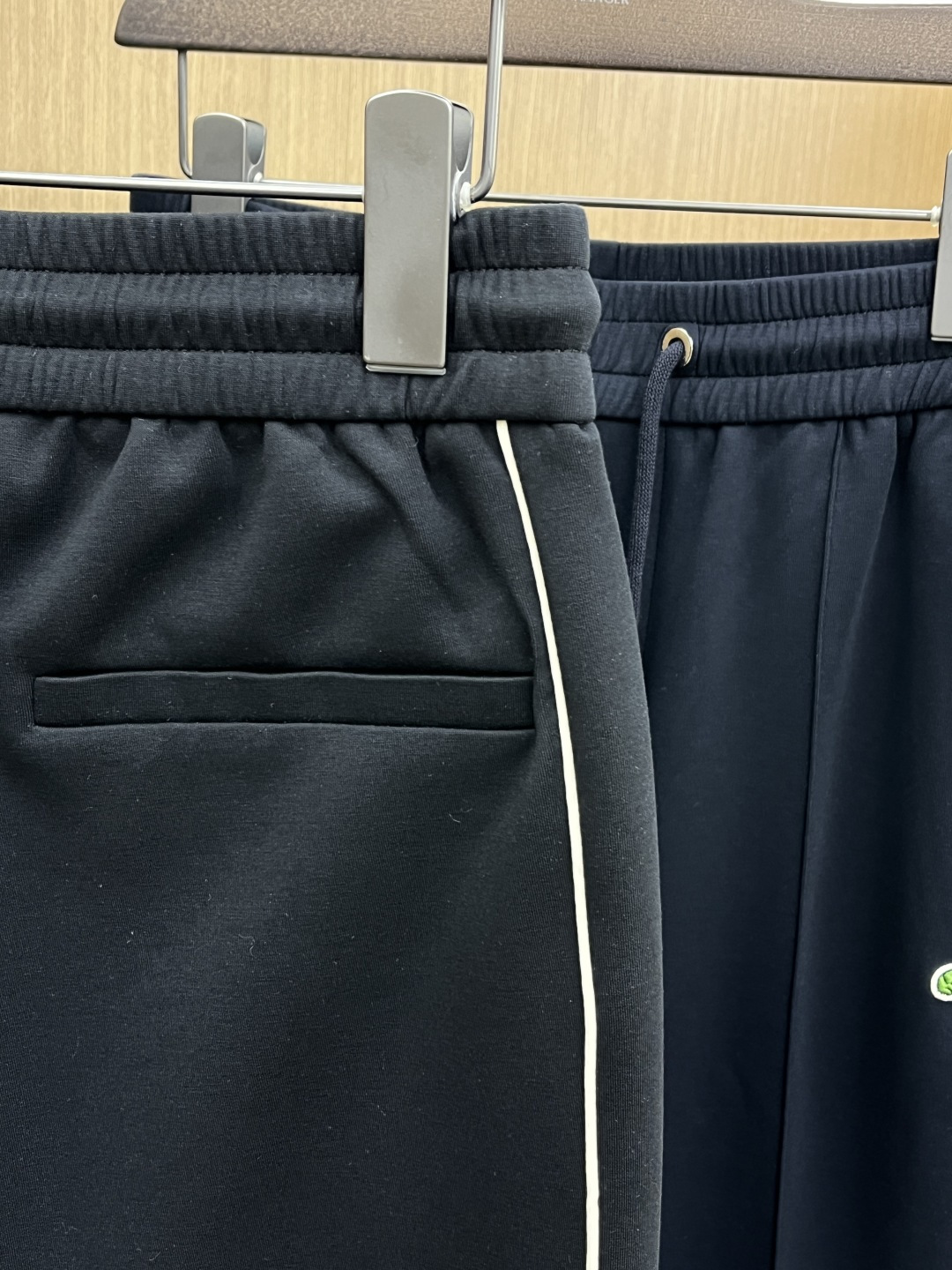 早春款 🔥🔥高级定制 2026春夏新款铜氨丝莫代尔空气层休闲卫裤，裤身上刺绣标志性品牌标识，客供定制品牌